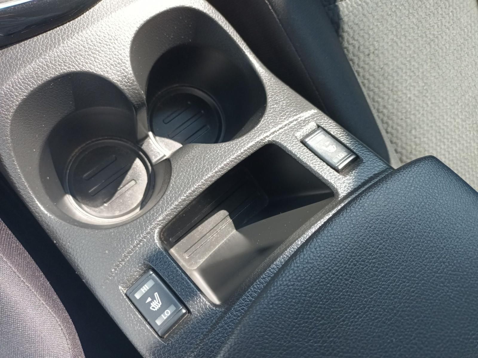 Nissan Qashqai Mittelkonsole mit Becherhaltern und Sitzheizung