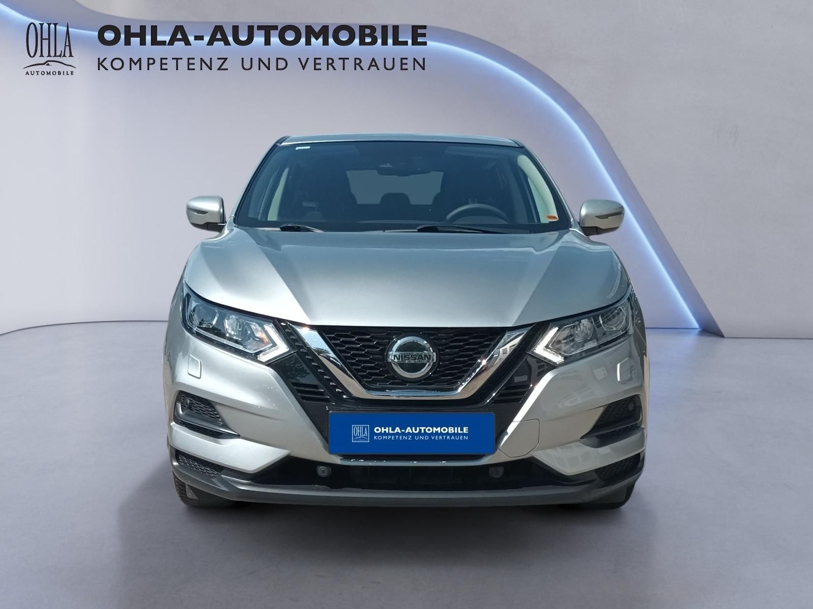 Nissan Qashqai silber Frontansicht Gebrauchtwagen bei OHLA-Automobile