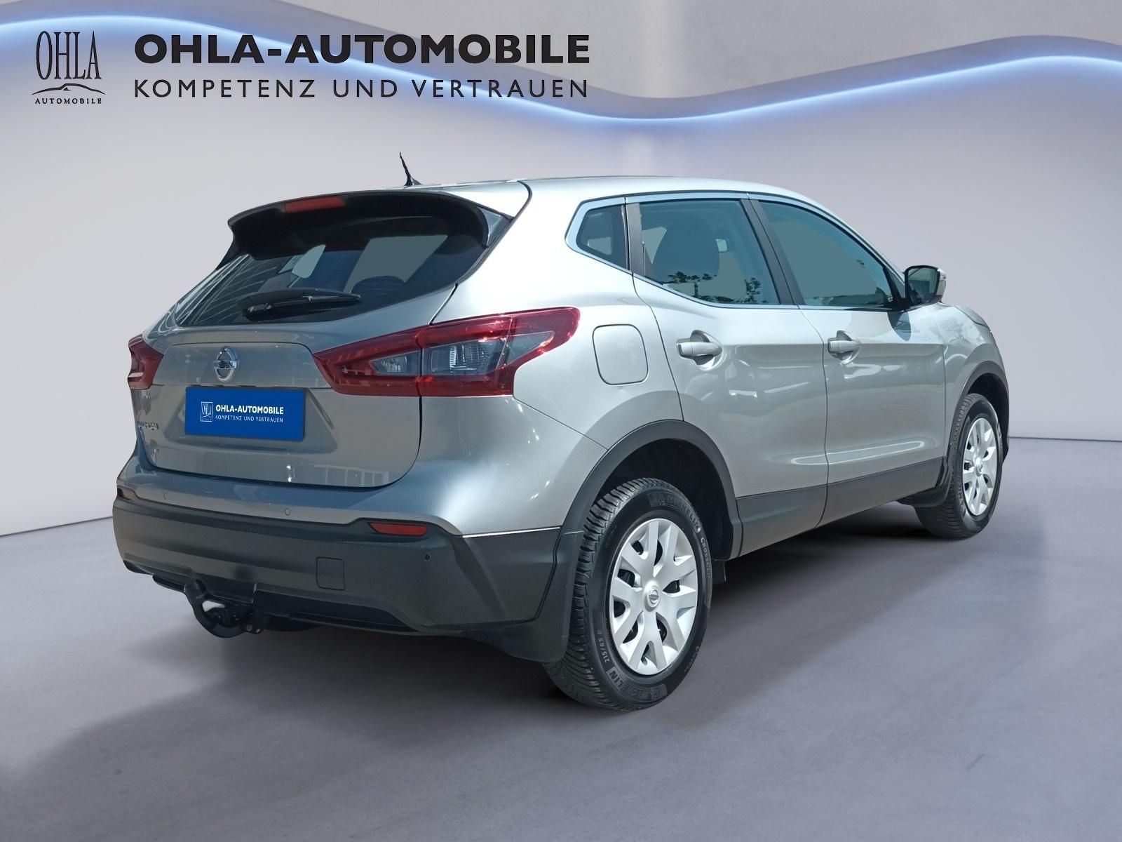 Nissan Qashqai Heckansicht silber mit Anhängerkupplung – OHLA Automobile
