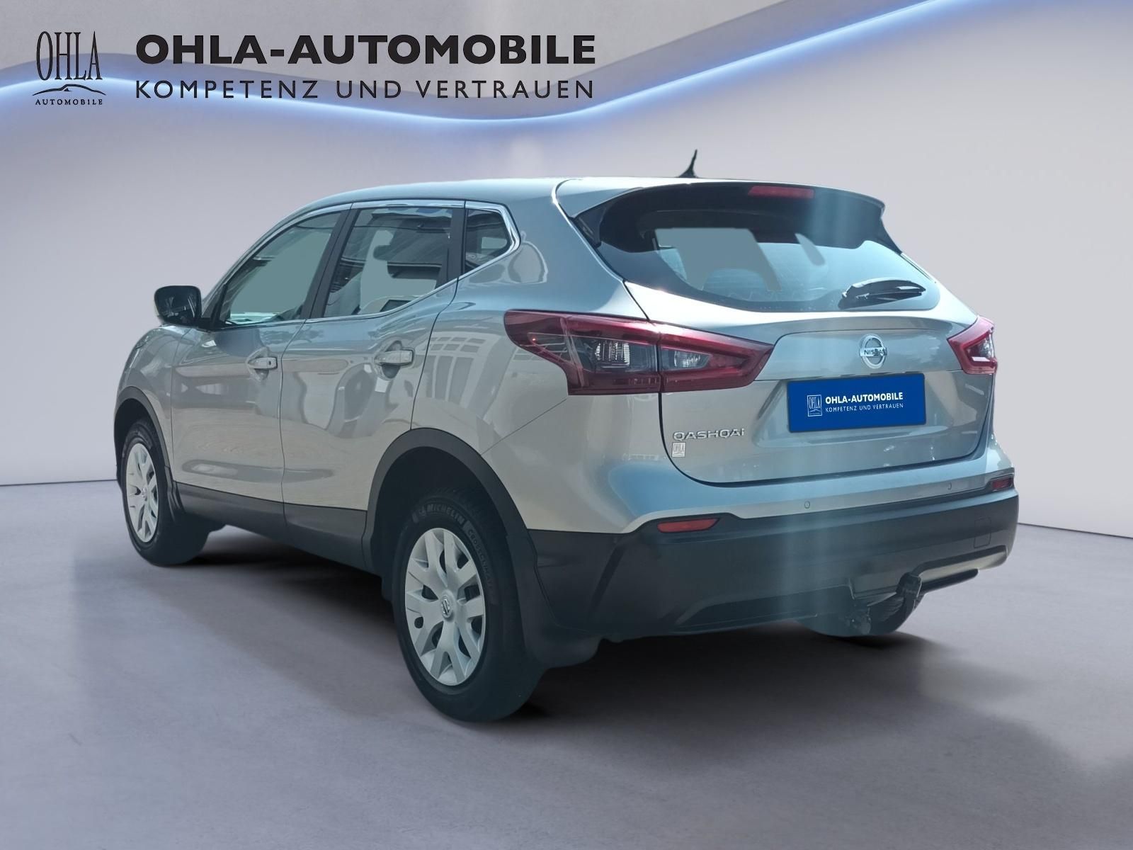 Nissan Qashqai silber Heckansicht schräg Gebrauchtwagen bei OHLA-Automobile