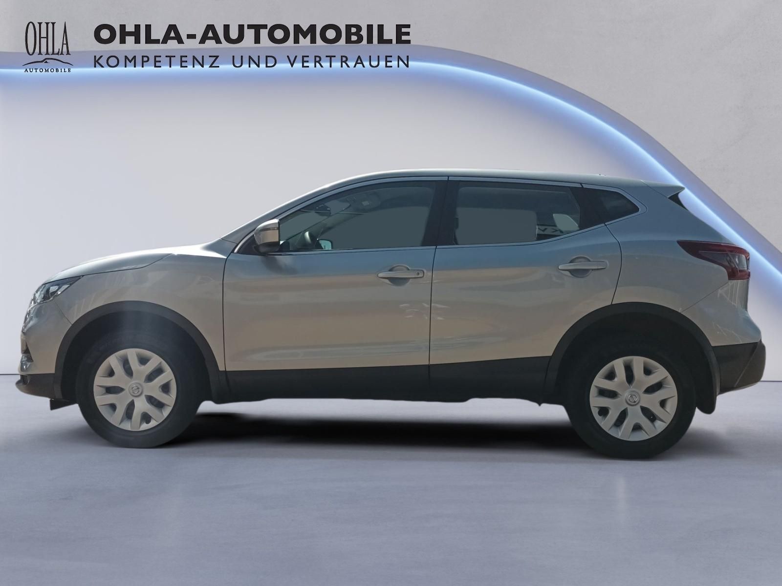 Nissan Qashqai Seitenansicht in Beige-Metallic bei OHLA-Automobile
