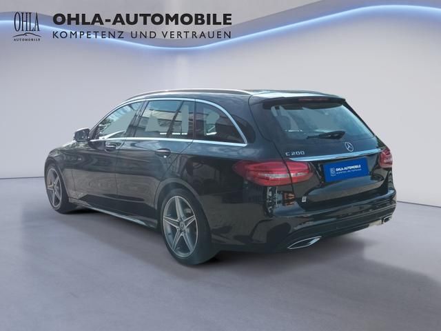 Mercedes-Benz C 200 T-Modell schwarz Heckansicht schraeg