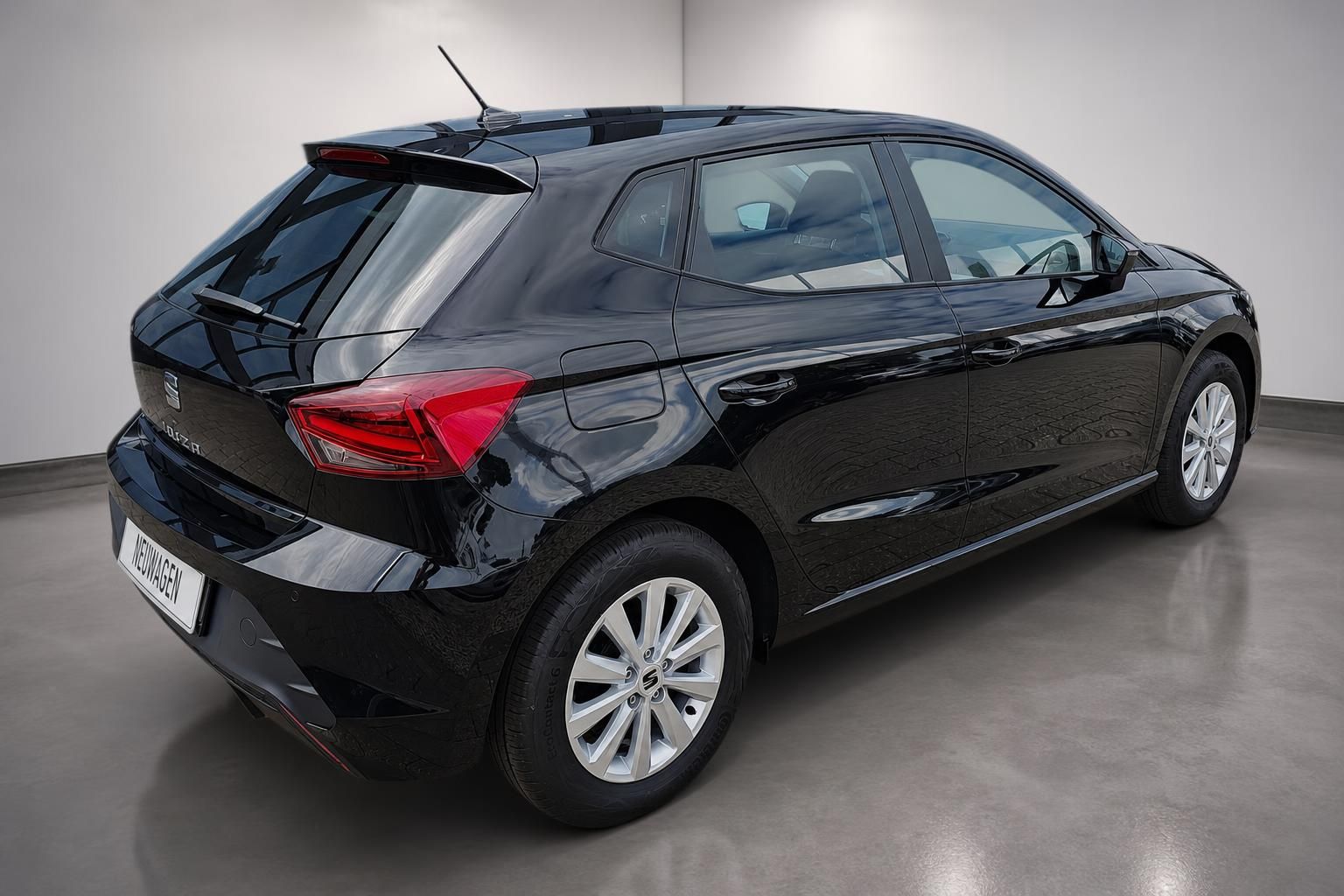 SEAT Ibiza schwarz Heck seitliche Ansicht Studioaufnahme