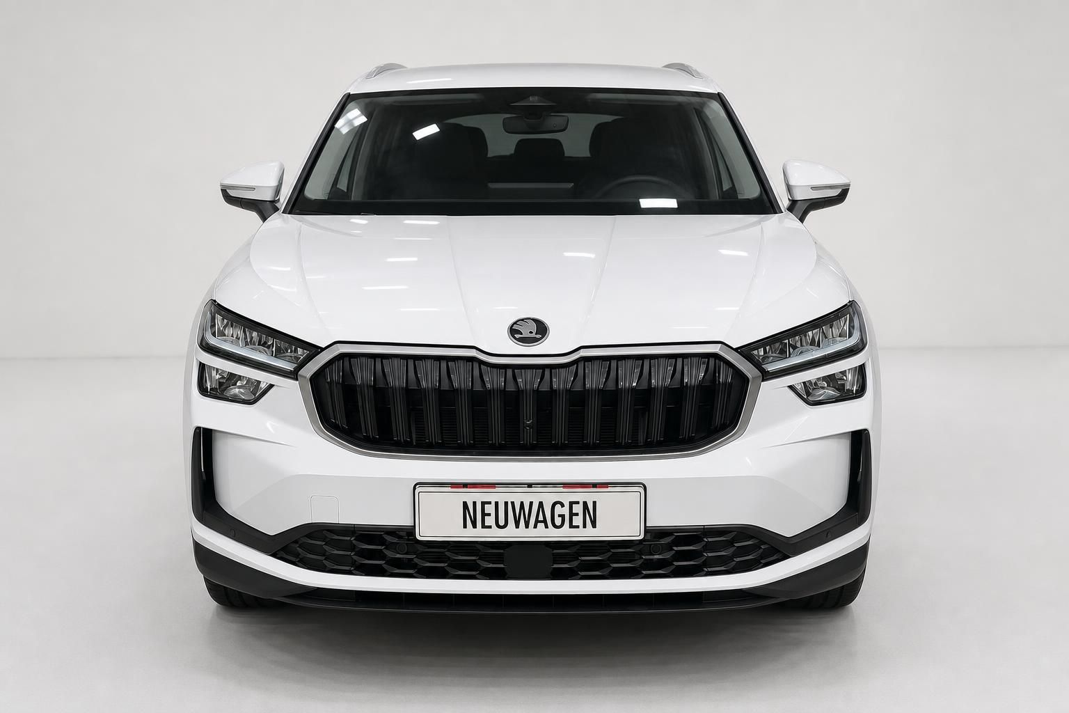 Weißer Skoda Kodiaq SUV Frontansicht mit Kühlergrill