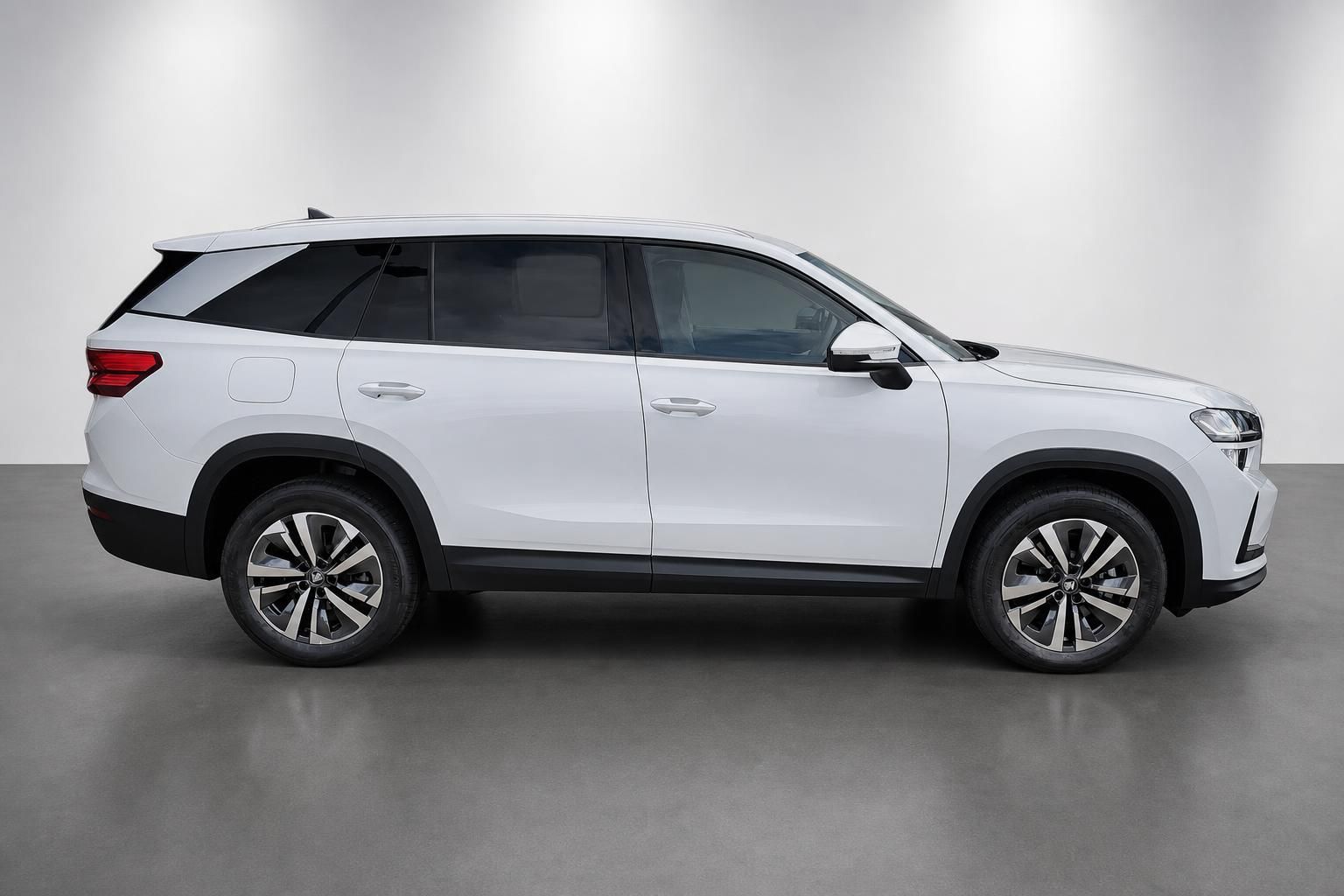 Skoda Kodiaq weiß, Seitenansicht im Studio