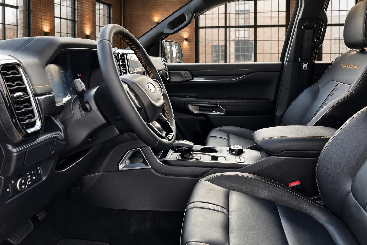 Ford Ranger Wildtrak Innenraum mit Ledersitzen und Cockpit