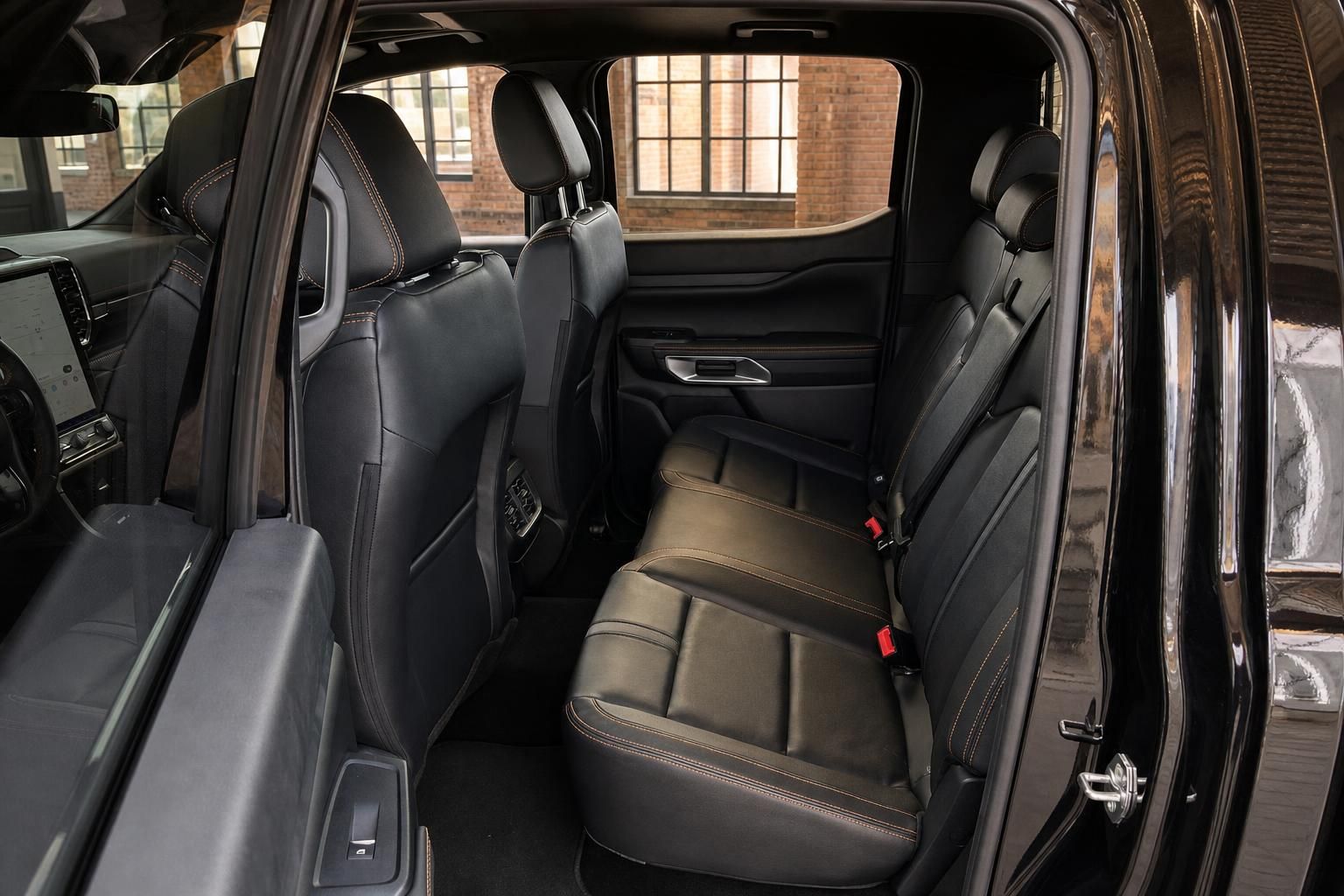 Ford Ranger Rücksitzbank mit Lederausstattung im Detail