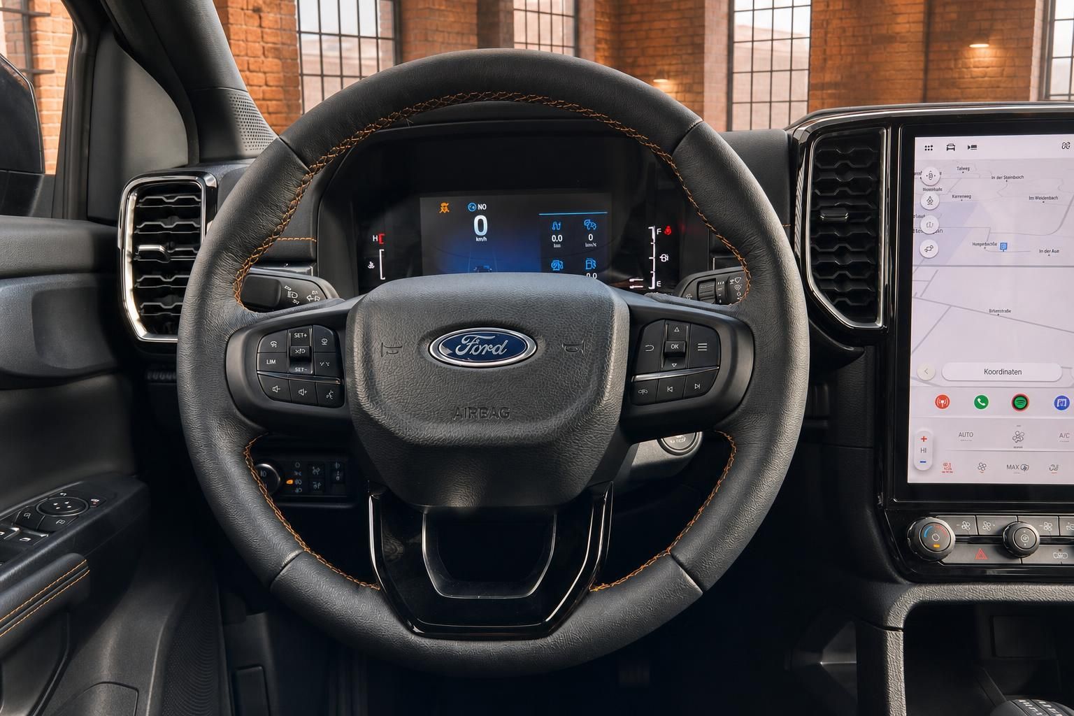 Ford Ranger Lenkrad mit Ford Logo und digitalem Display