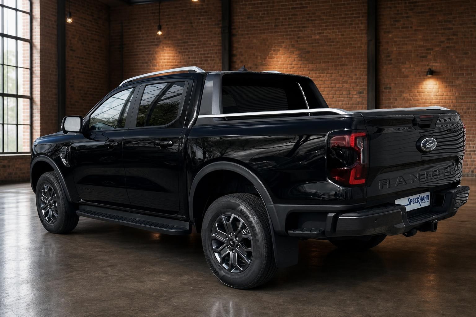 Ford Ranger schwarz Pickup Heckansicht seitlich mit Ladefläche