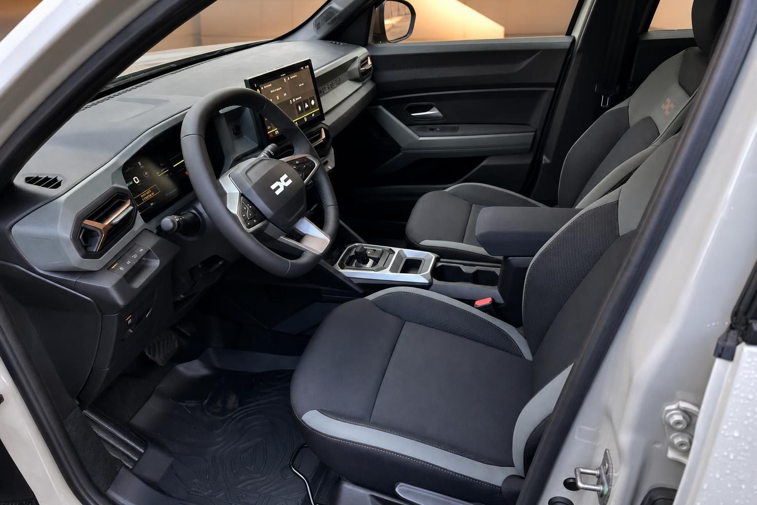 Dacia Duster Fahrersitz und Innenausstattung in Grau