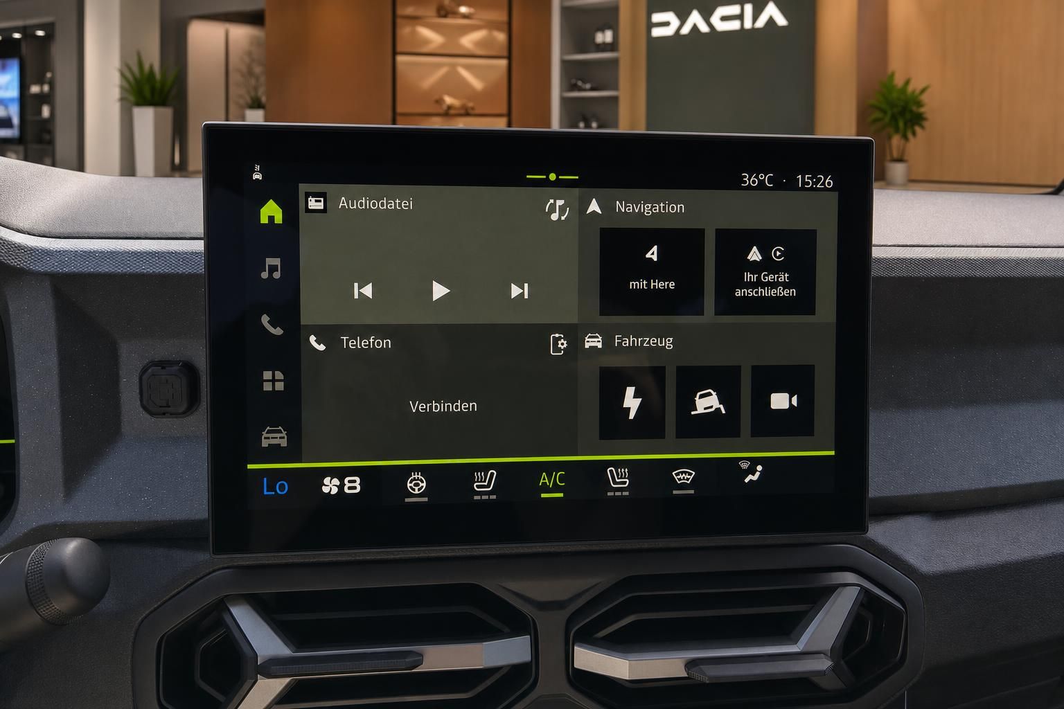 Fahrzeug-Infotainment-System mit Touchscreen und Navigationsoberfläche