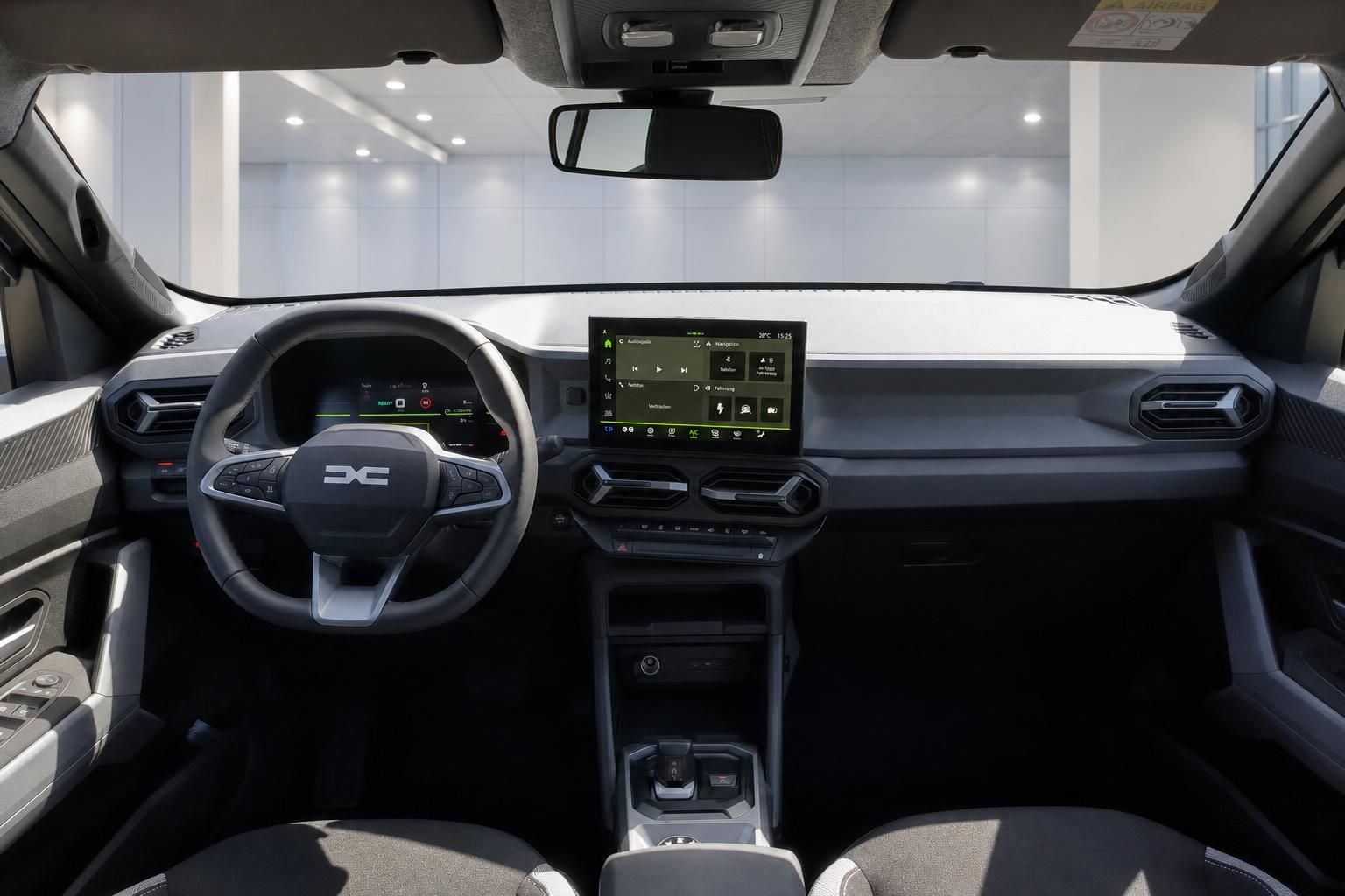 Dacia SUV Cockpit mit digitalem Kombiinstrument, Touchscreen-Infotainment und Lenkrad-Bedienelemente