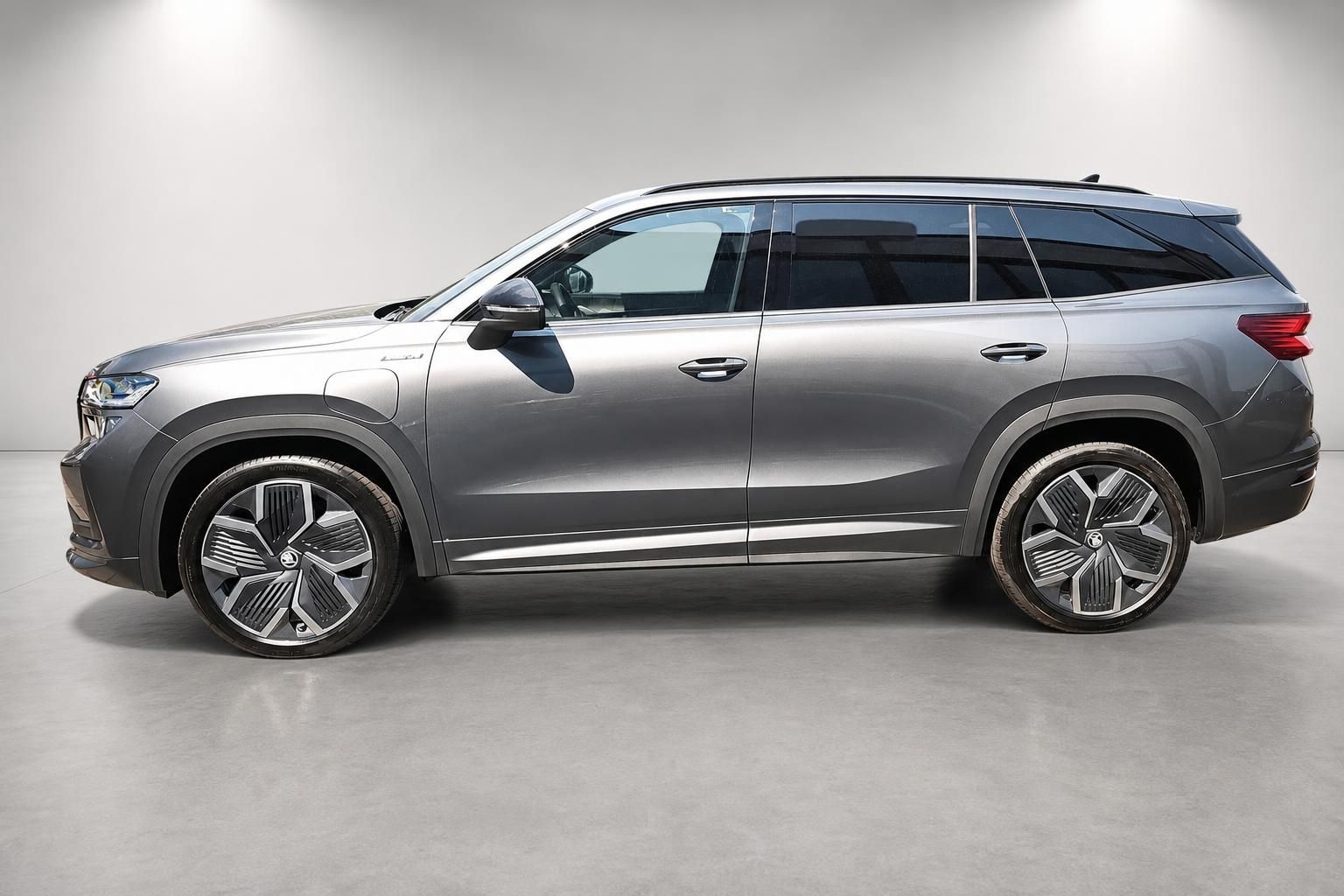 Skoda Kodiaq SUV Grau, Seitenansicht Profil im Studio