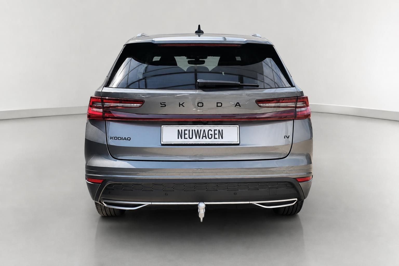 Skoda Kodiaq Neuwagen Heckansicht in grau mit Anhängerkupplung