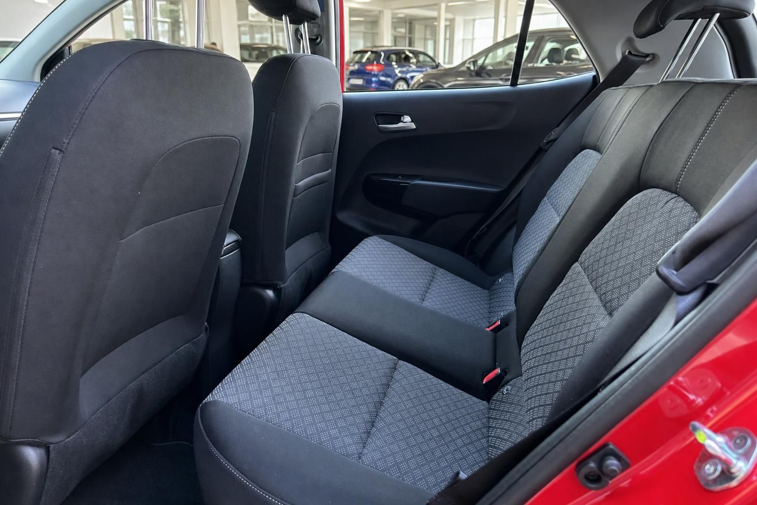 Kia Picanto Rücksitze mit Stoffpolster und Kopfstützen