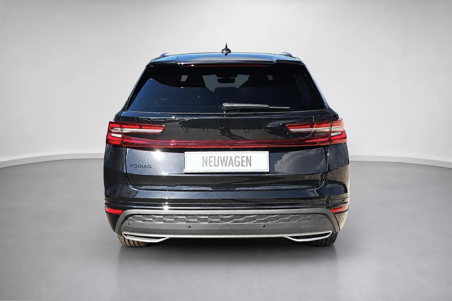 Skoda Kodiaq schwarz Heckansicht mit Kennzeichen Neuwagen