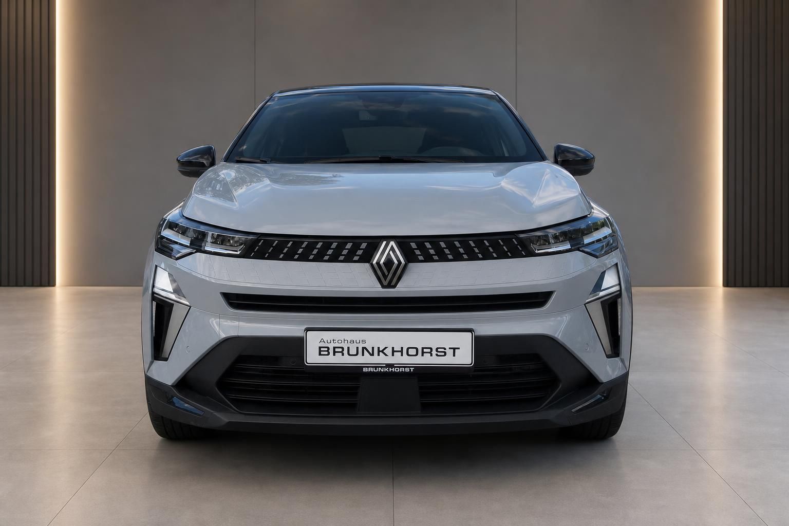 Renault SUV silber Frontansicht im Autohaus Brunkhorst – modernes Design mit Diamant-Logo