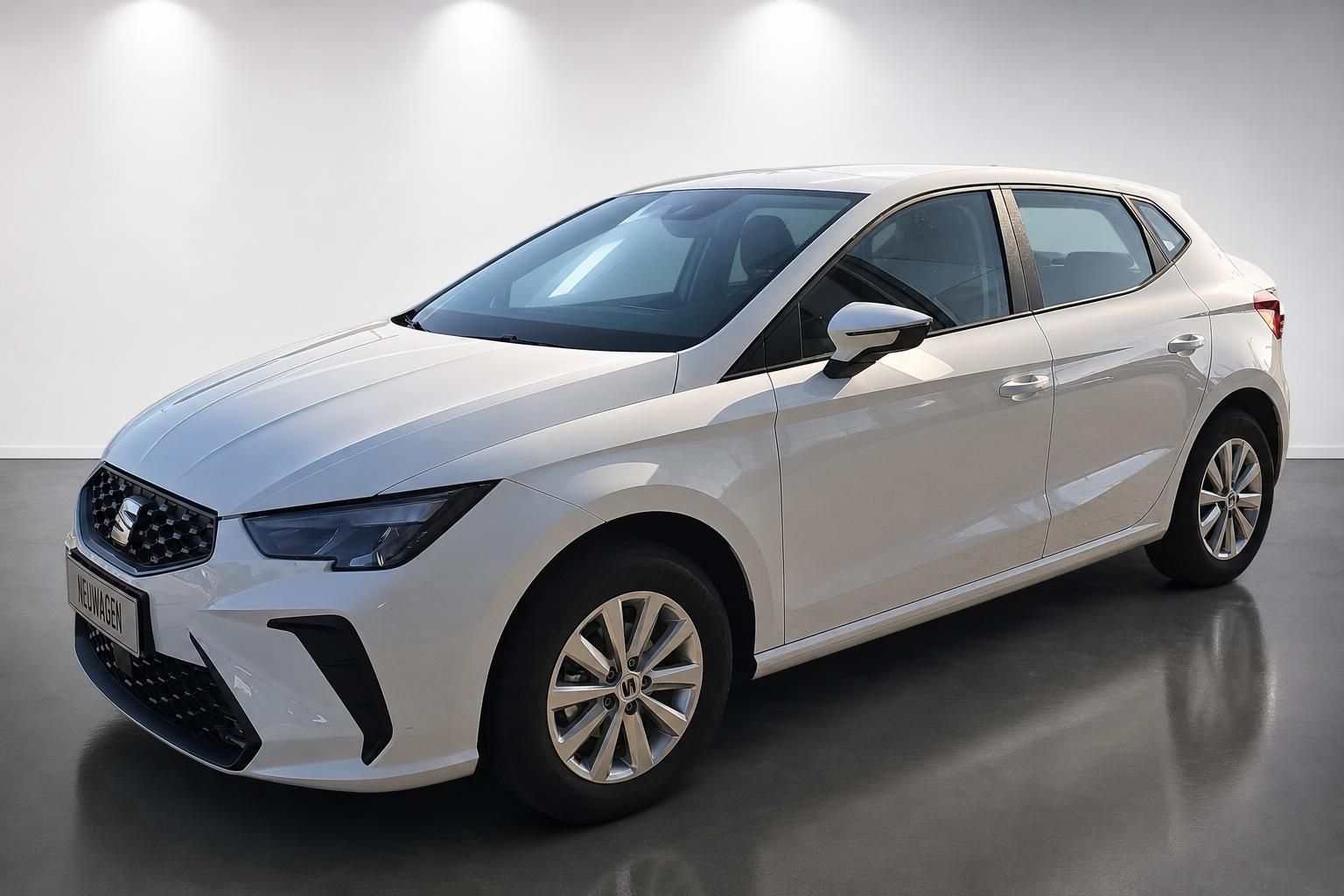 Seat Ibiza weiß seitliche Frontansicht Neuwagen