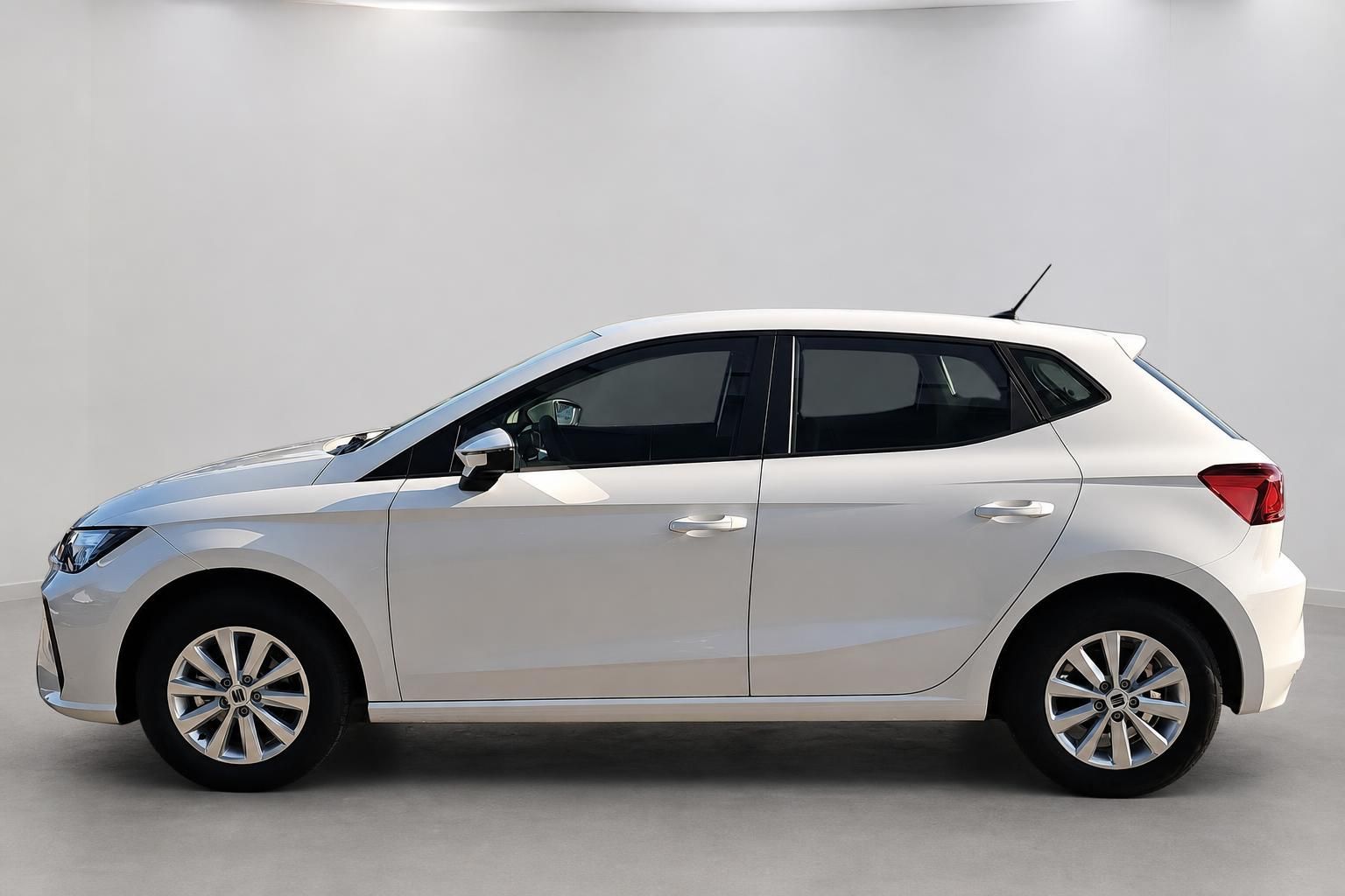 Seat Ibiza weiß Seitenansicht Neuwagen Studio