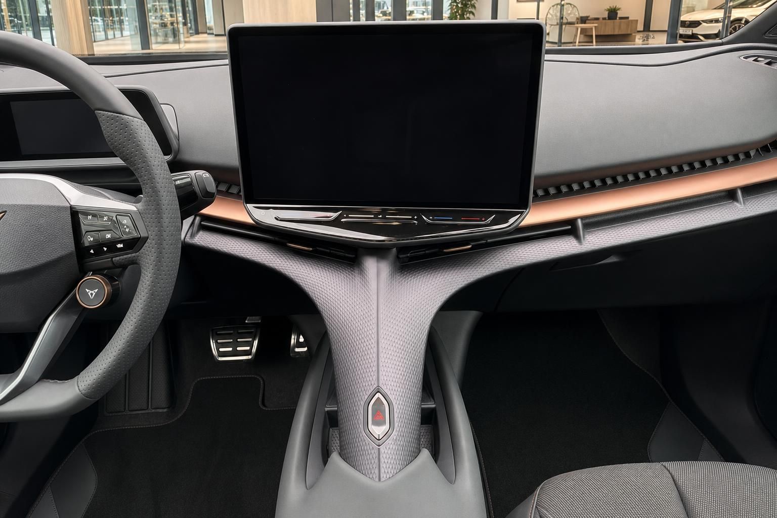 Cupra Innenraum Infotainment-Display und Mittelkonsole in Kupferoptik
