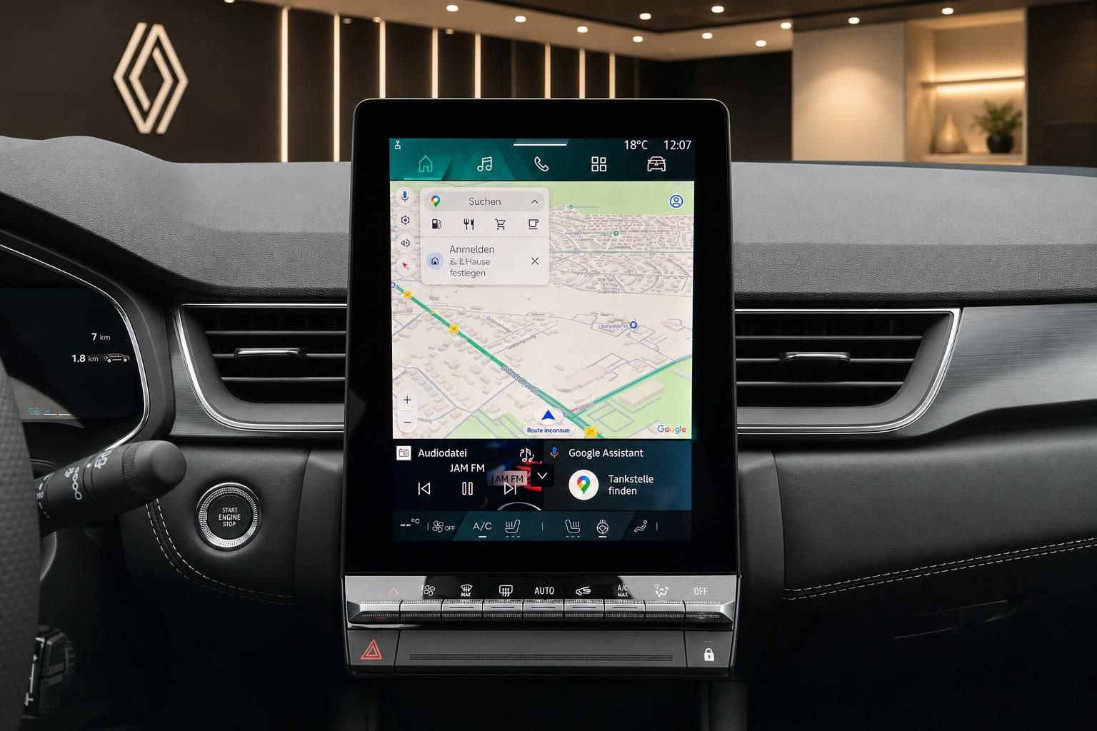 Renault Touchscreen mit Navigationskarte und Google Assistant im Cockpit