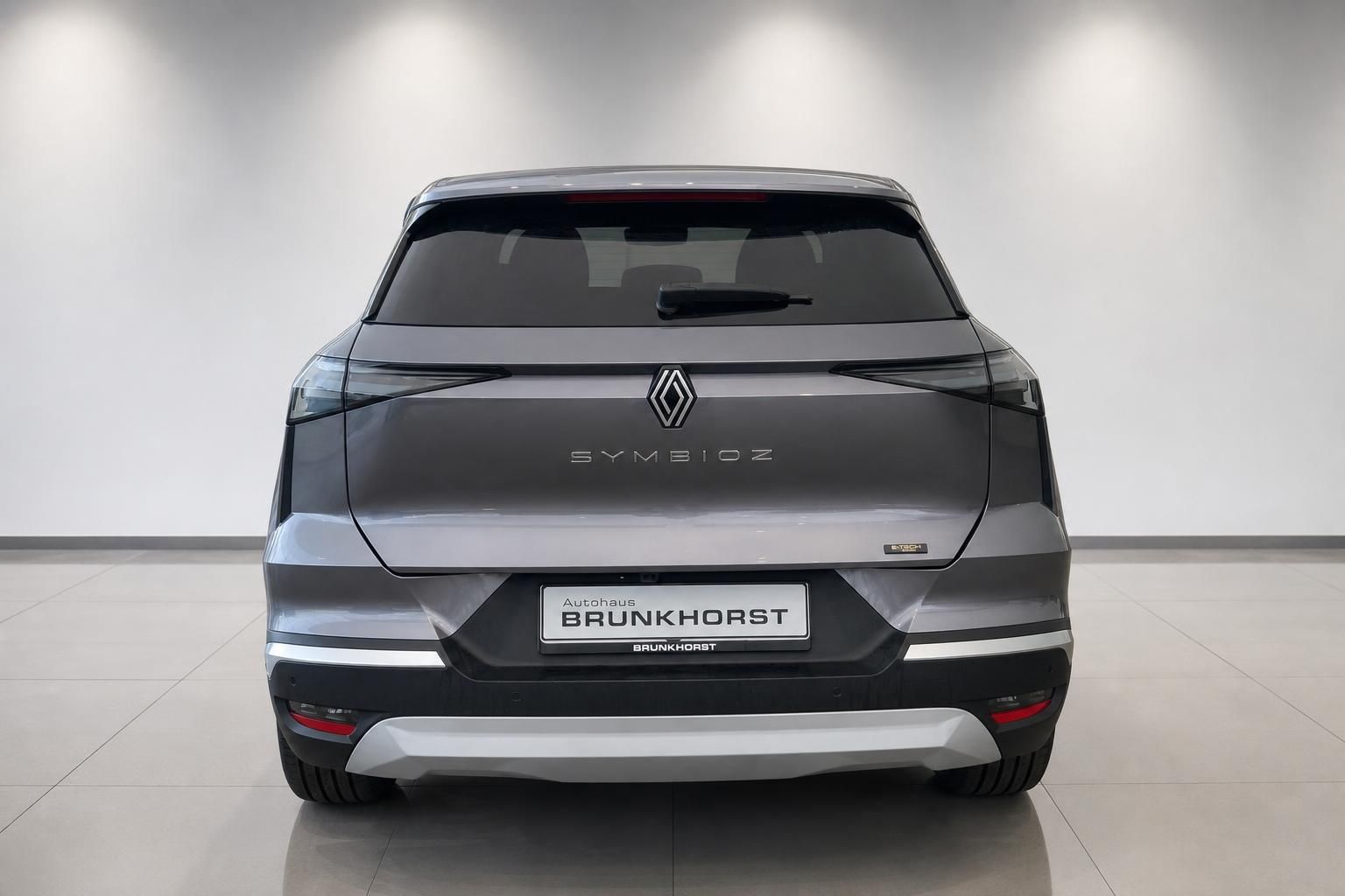 Renault Symbioz Heckansicht mit Symbioz-Schriftzug in grauer Lackierung