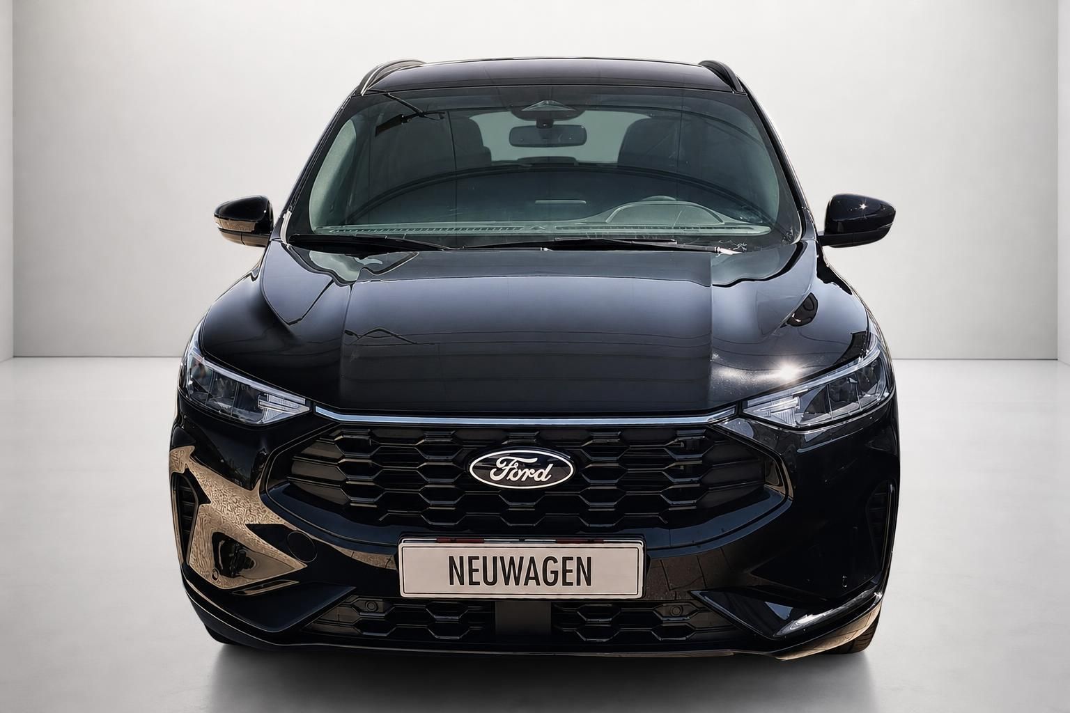 Ford Kuga schwarz, Frontalansicht mit Kühlergrill