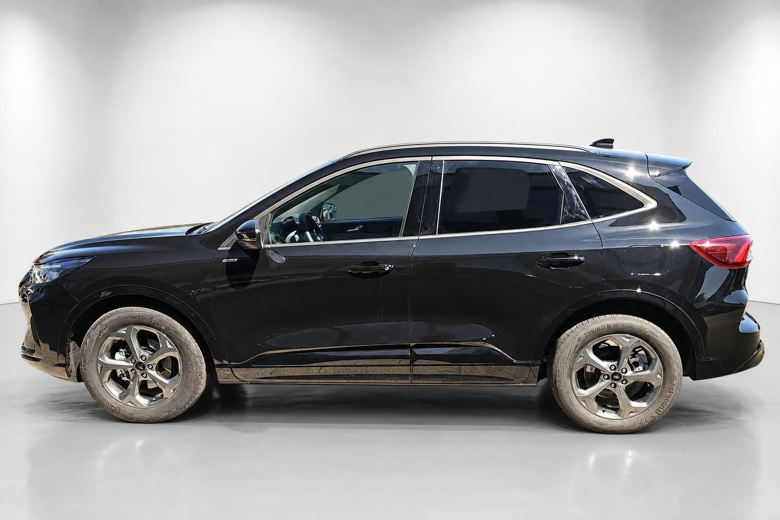 Ford Kuga schwarz Seitenansicht SUV Profil Neuwagen