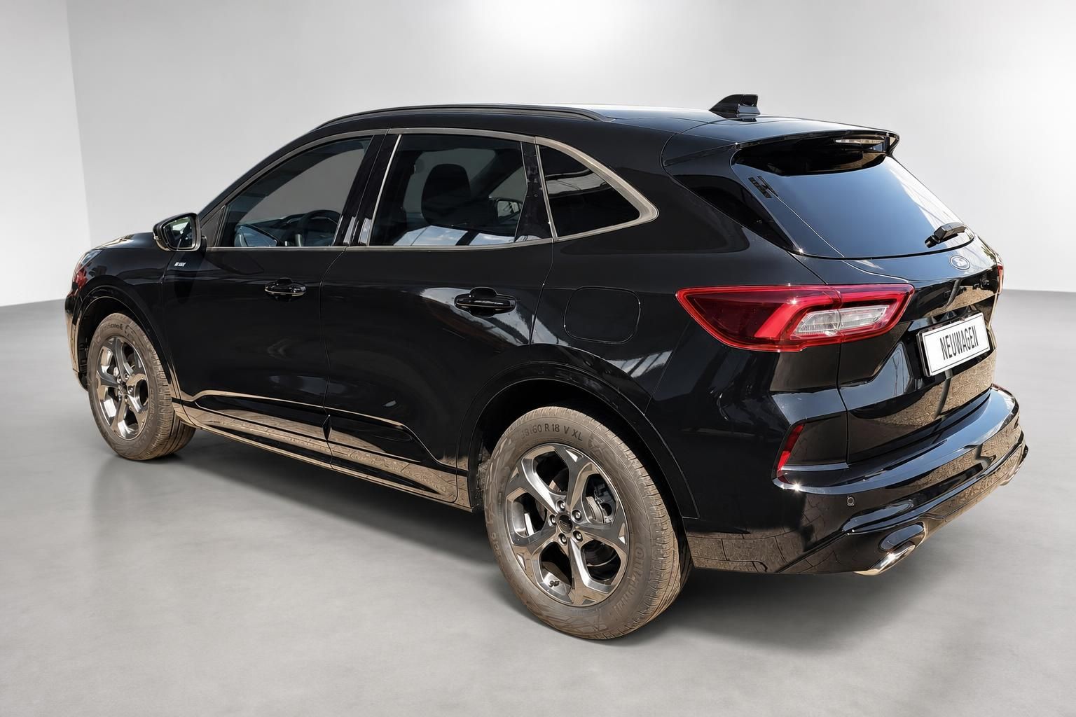Ford Kuga schwarz Heckansicht seitlich SUV Neuwagen