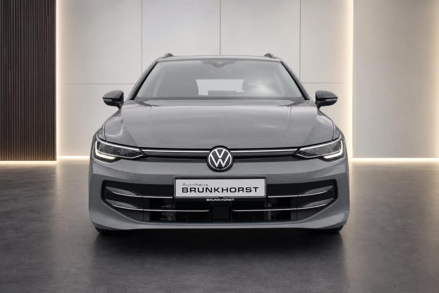 VW Golf Variant grau Frontansicht im Autohaus Brunkhorst