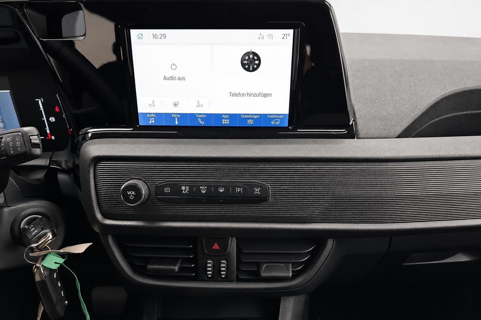 Ford Transit Courier Multimedia-Display und Bedienelemente