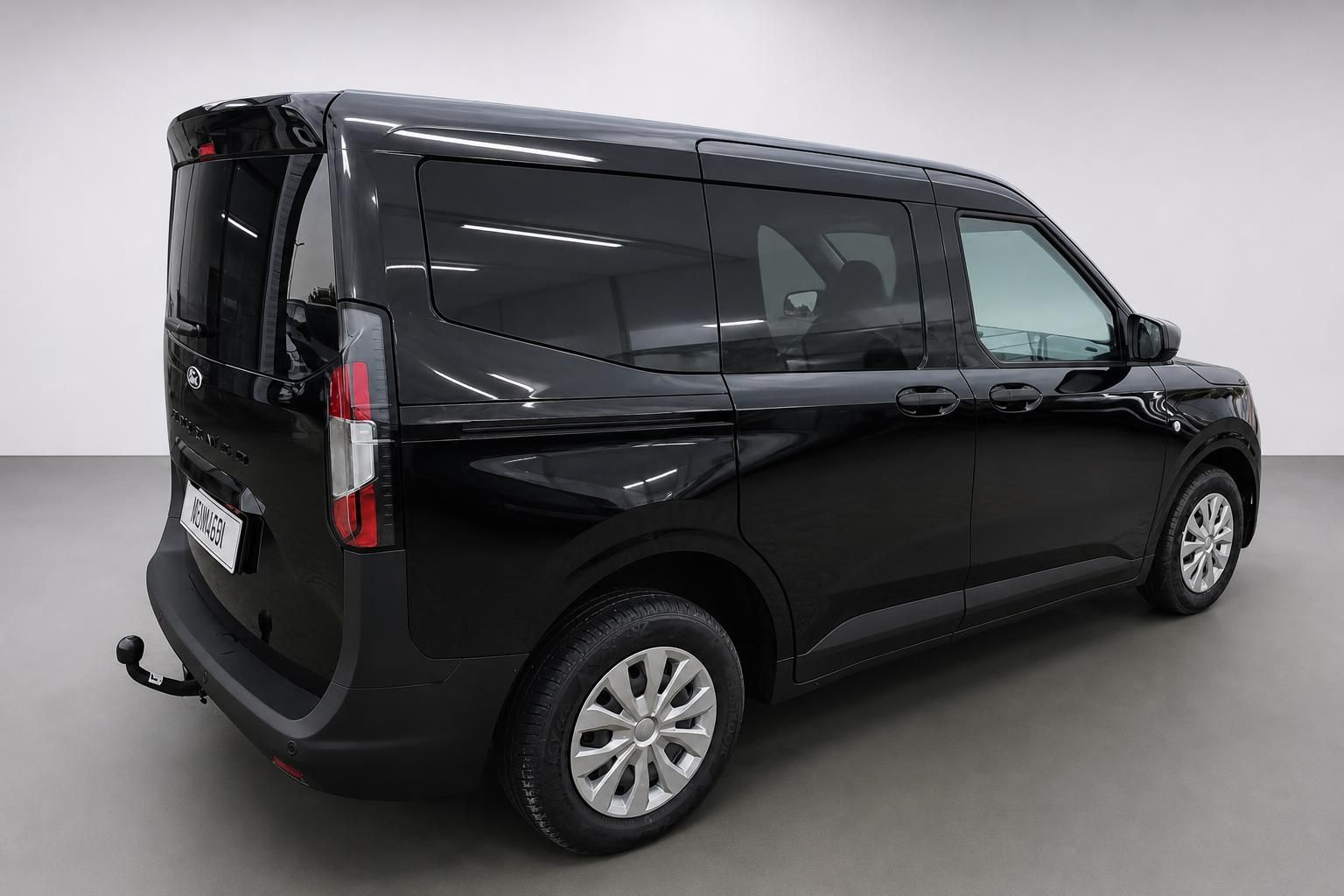 Ford Tourneo schwarz Seitenansicht heck Studioaufnahme