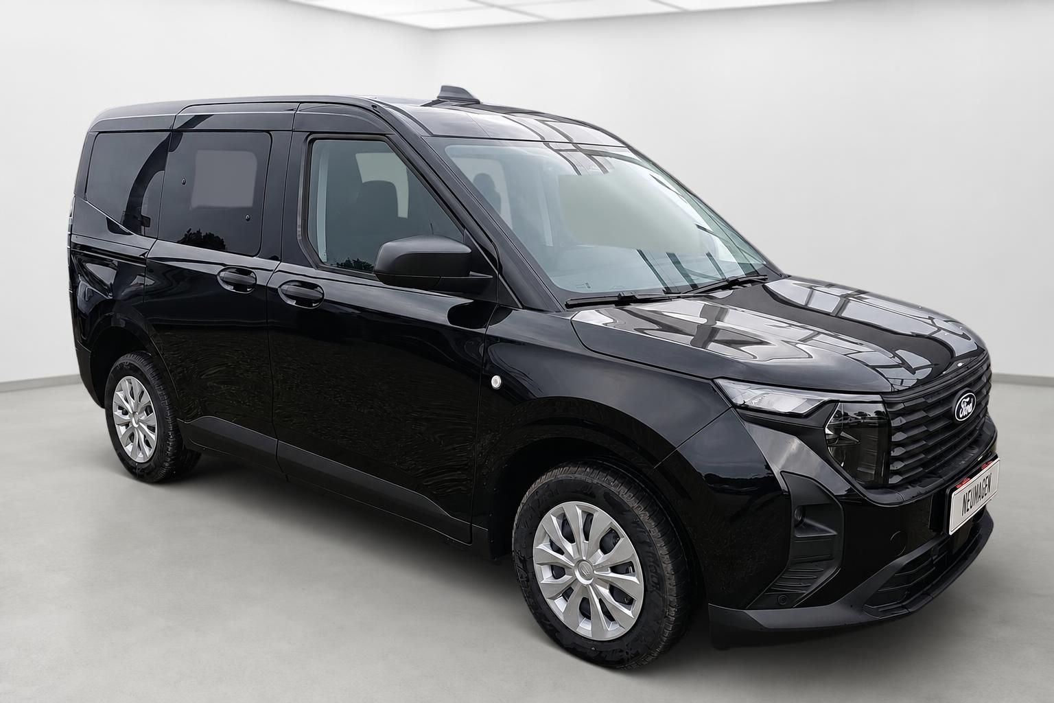 Ford Tourneo schwarz Frontansicht seitlich Studioaufnahme