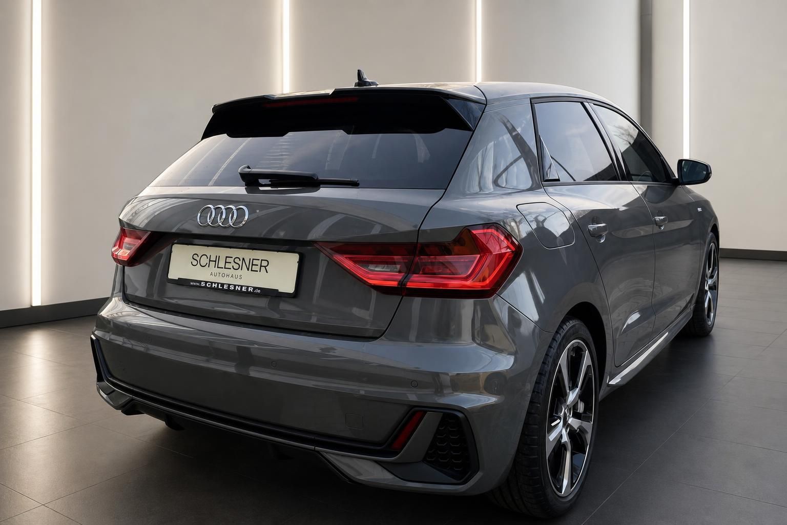 Audi A1 Heck-Seitenansicht in Grau, Rückleuchten Detail