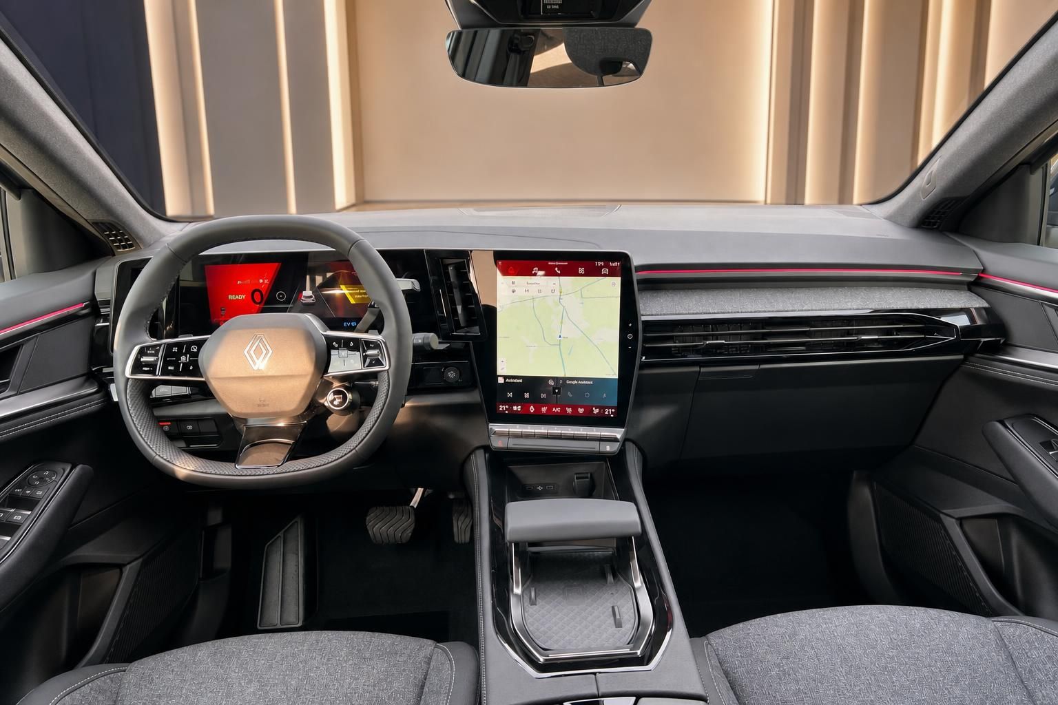 Renault SUV Cockpit mit Touchscreen, Navigationssystem und modernem Design