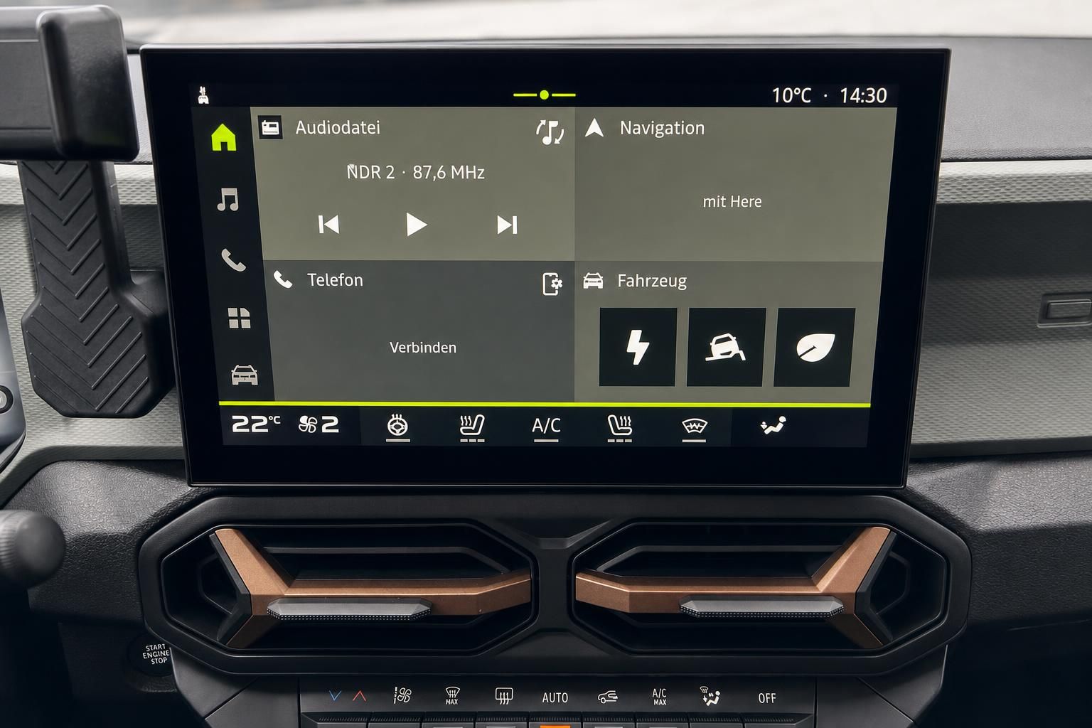 Dacia Duster Infotainment-System mit Touchscreen und Klimaanlage-Bedienung
