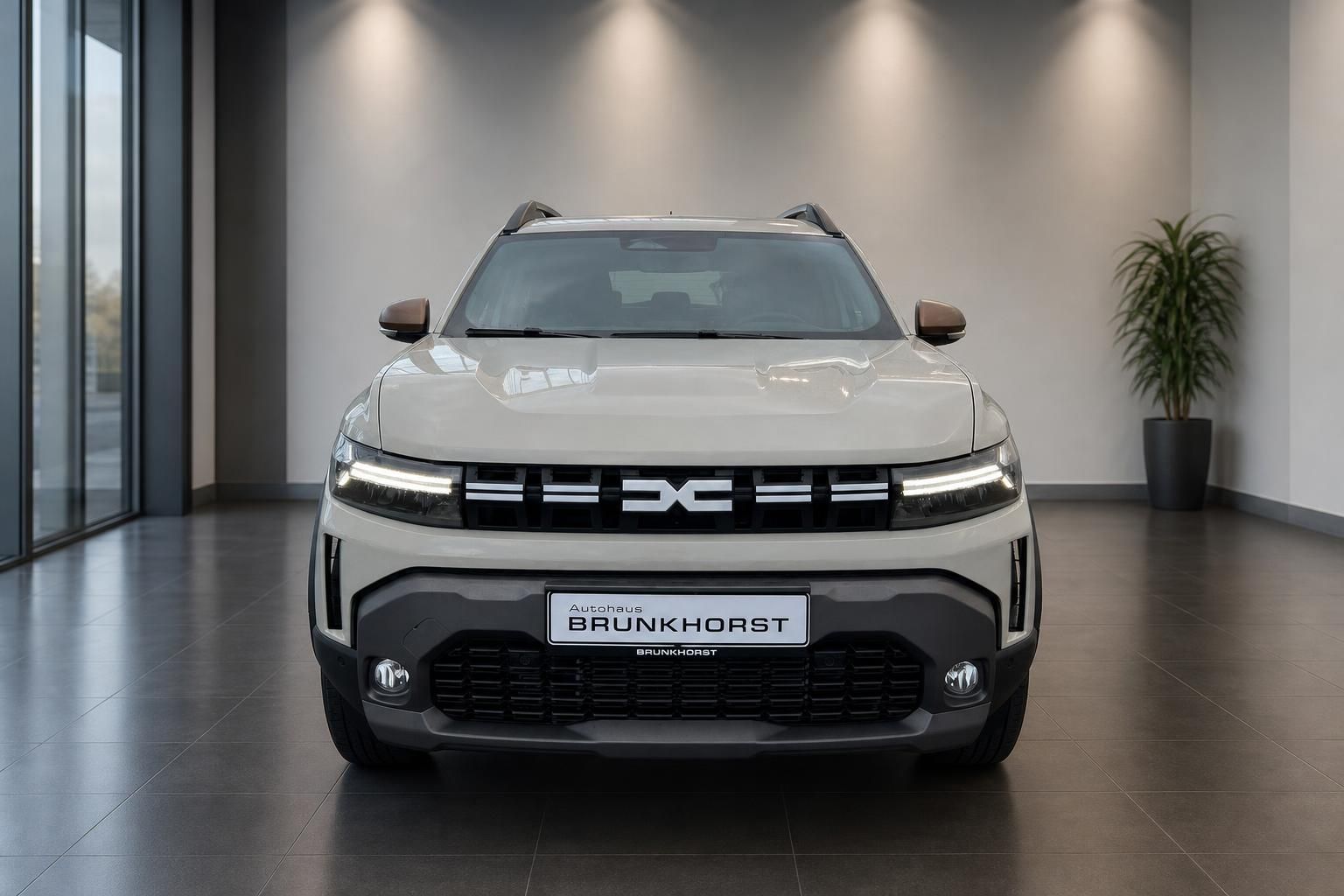 Weißer SUV Frontansicht mit LED-Scheinwerfern im stilvollen Autohaus