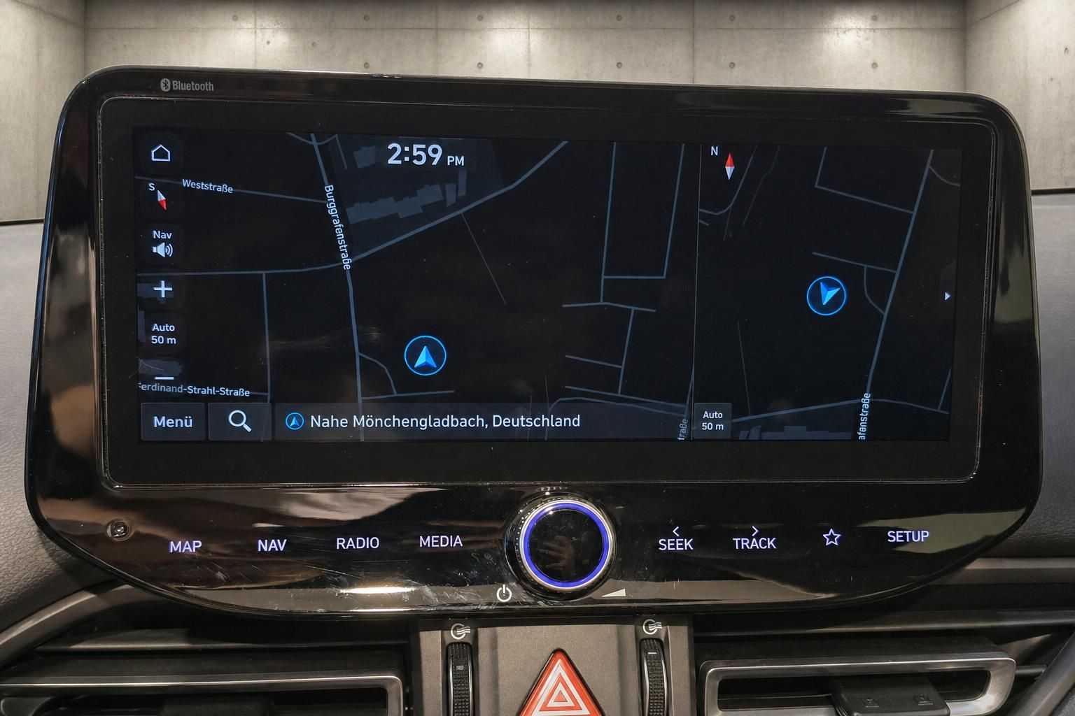 Navigationssystem Bildschirm mit Kartenansicht im Hyundai Infotainment