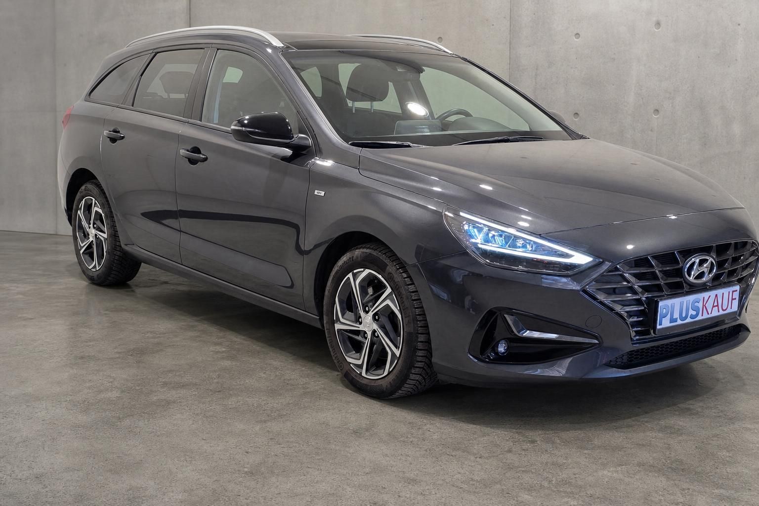 Hyundai i30 Kombi Grau, Seitenansicht mit Frontpartie