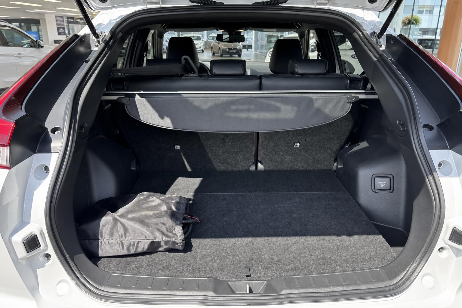 Mitsubishi Eclipse Cross PHEV Kofferraum - geräumiger Laderaum mit Gepäckraumabdeckung