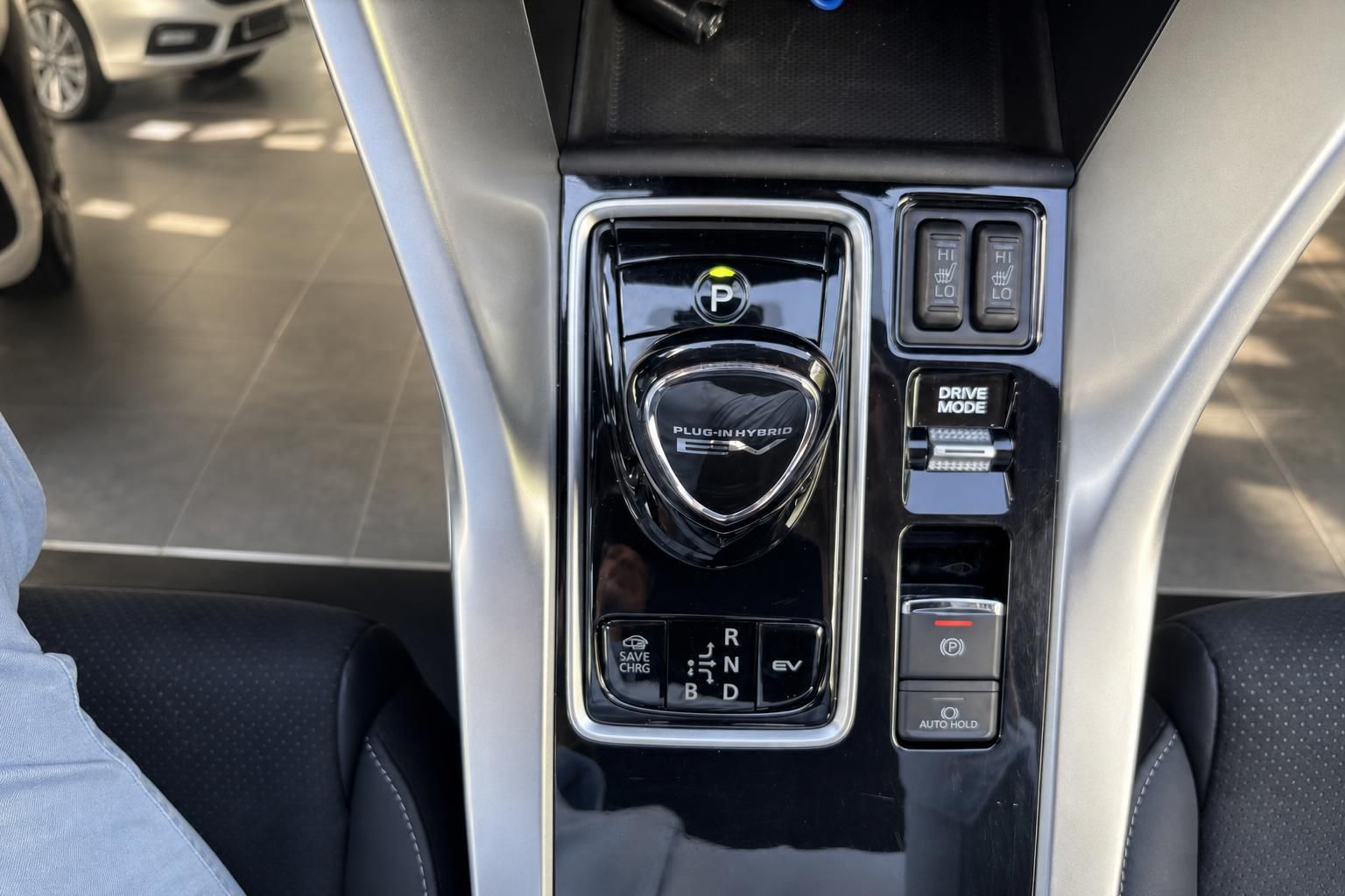 Mittelkonsole mit Plug-in Hybrid Gangschaltung und Drive Mode Schaltern