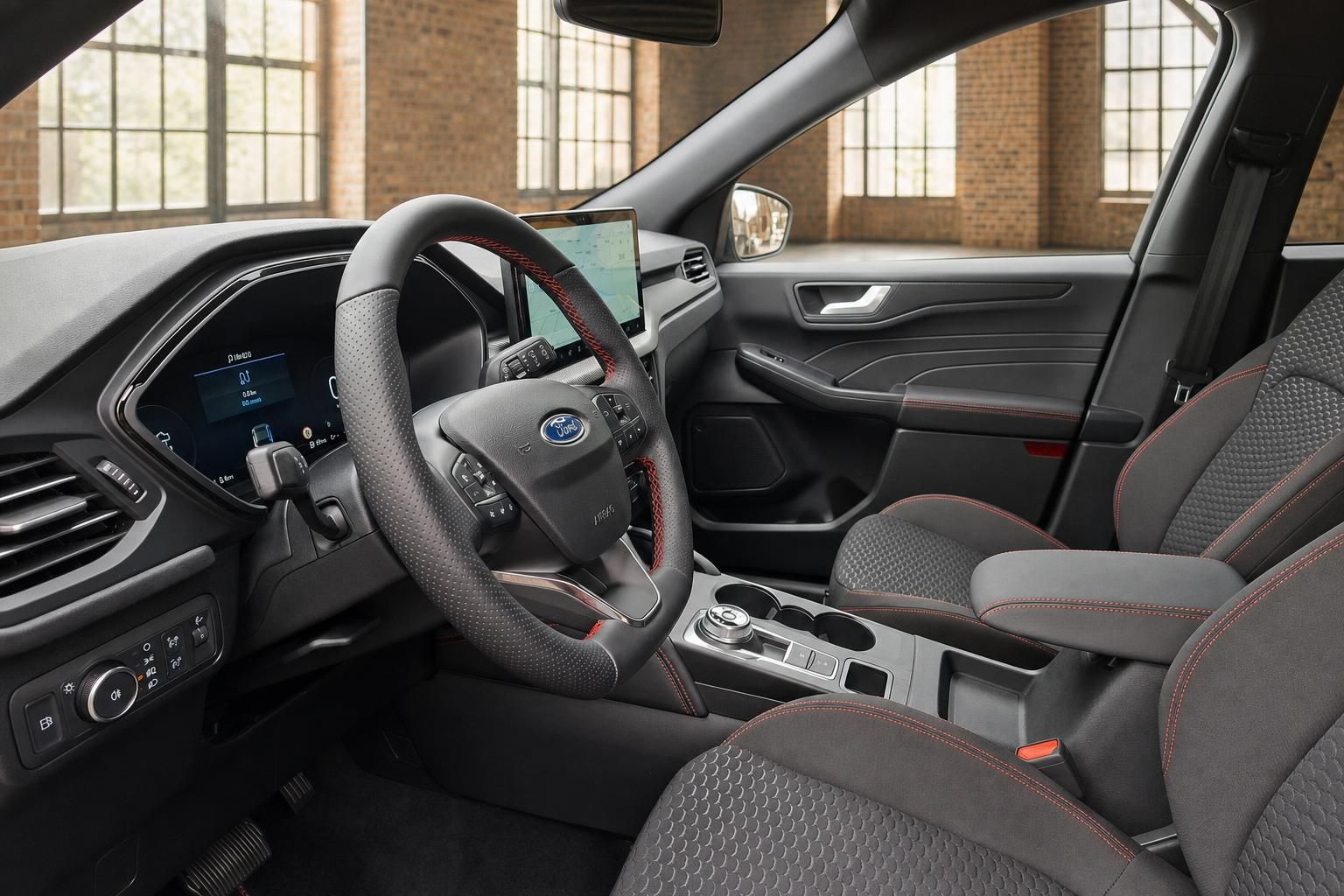 Ford Innenraum mit Lenkrad, Cockpit und Vordersitzen in schwarz mit roter Ziernaht