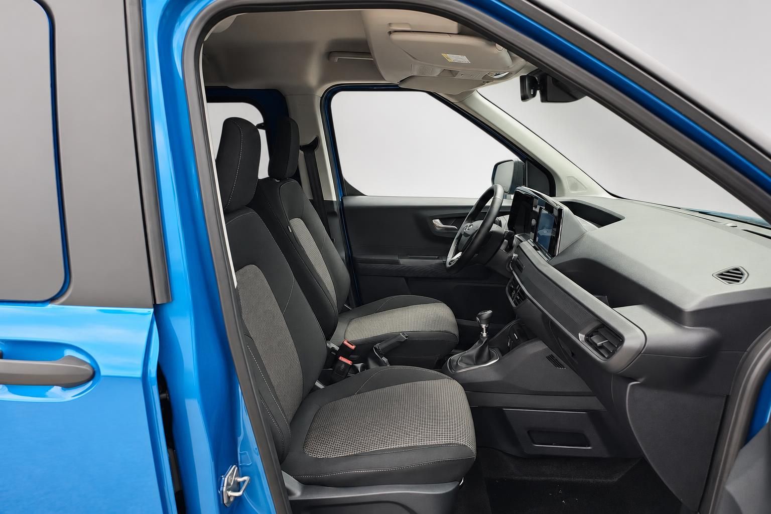 Ford Tourneo Connect Innenraum mit Vordersitzen und Cockpit