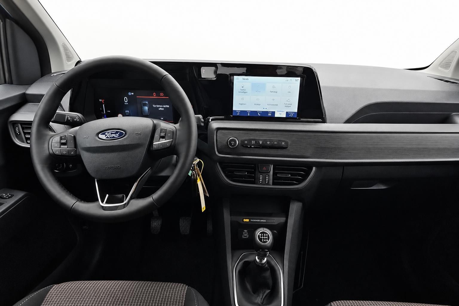 Ford Tourneo Connect Cockpit mit Lenkrad und Touchscreen