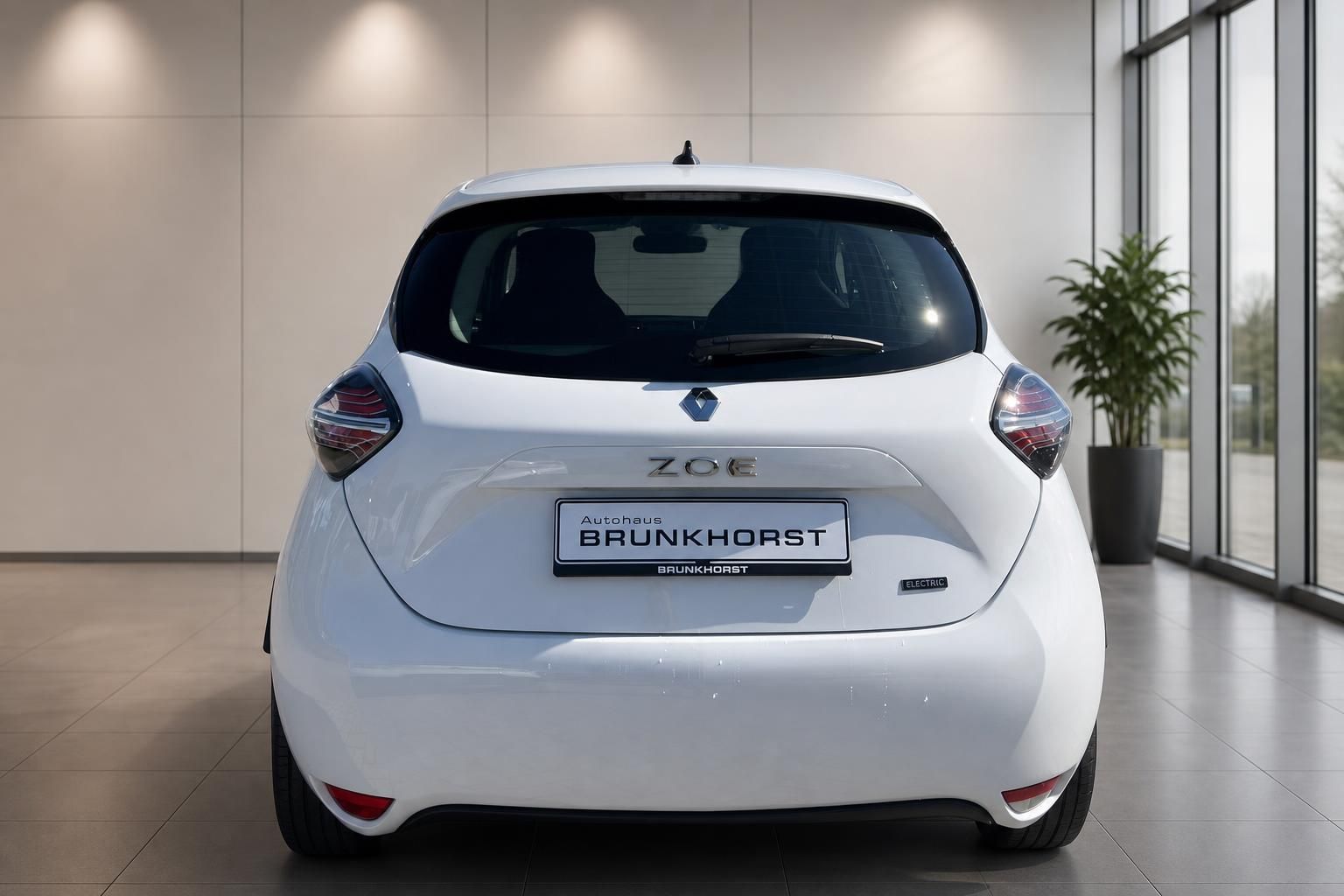 Renault ZOE Electric Heckansicht in weiß - Elektrofahrzeug im Autohaus Brunkhorst