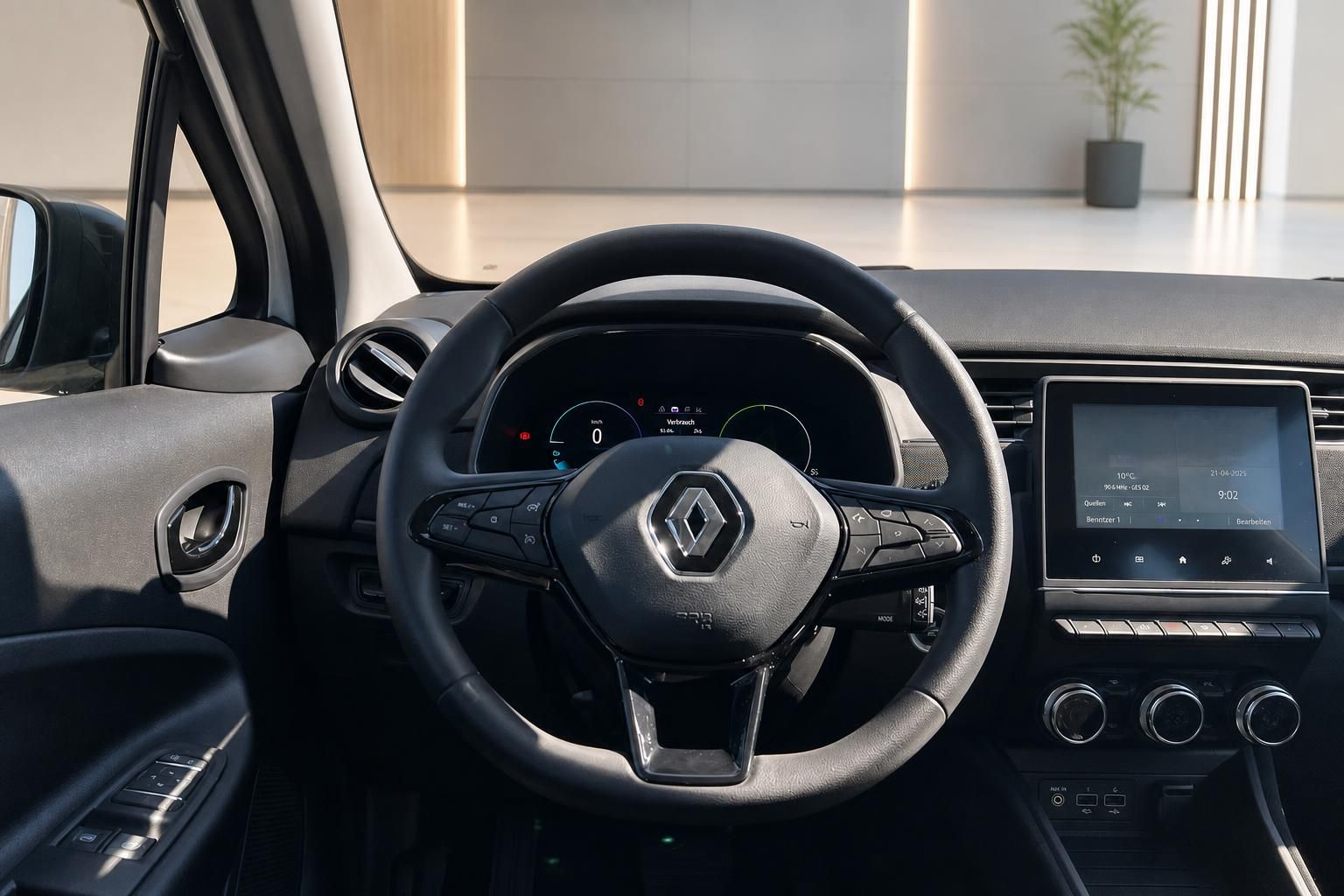 Renault Fahrzeug Innenraum - Cockpit mit Lenkrad, Armaturenbrett und Infotainment-Display