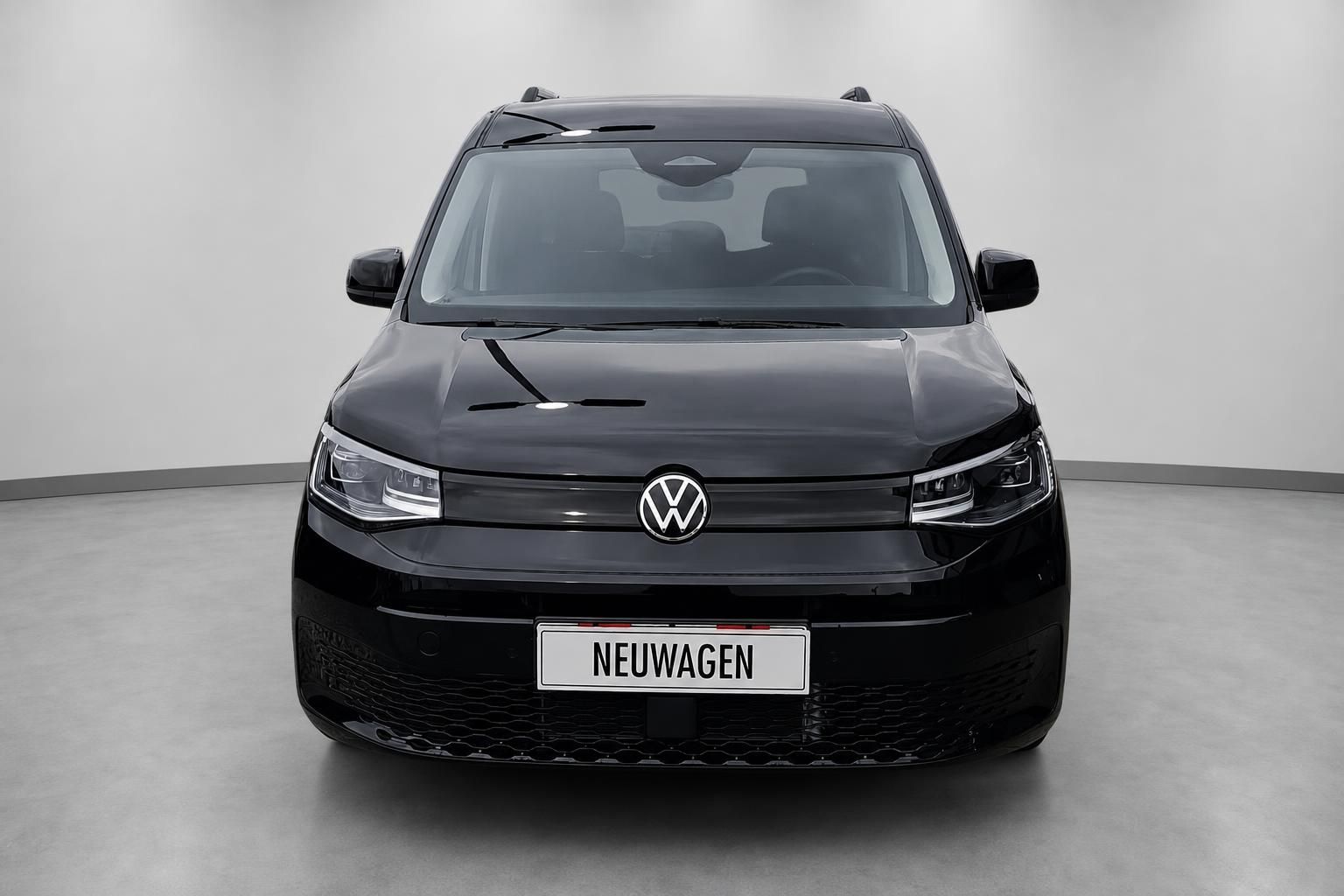 VW Caddy schwarz Frontansicht mit Kennzeichen Neuwagen