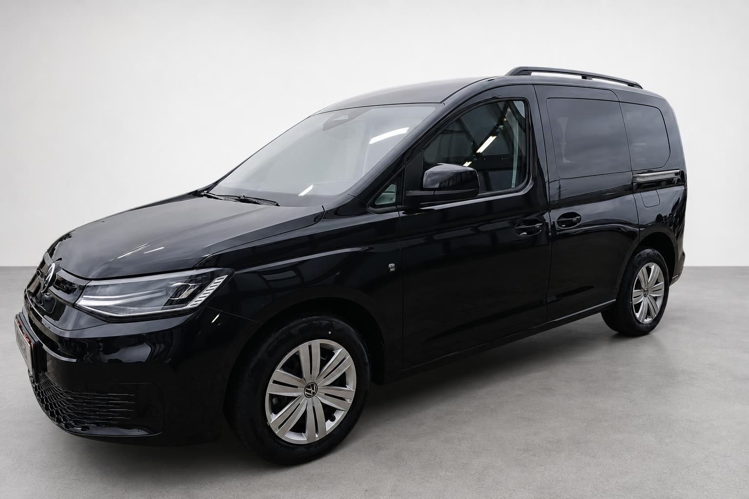 VW Caddy schwarz Frontpartie Seitenansicht Neuwagen