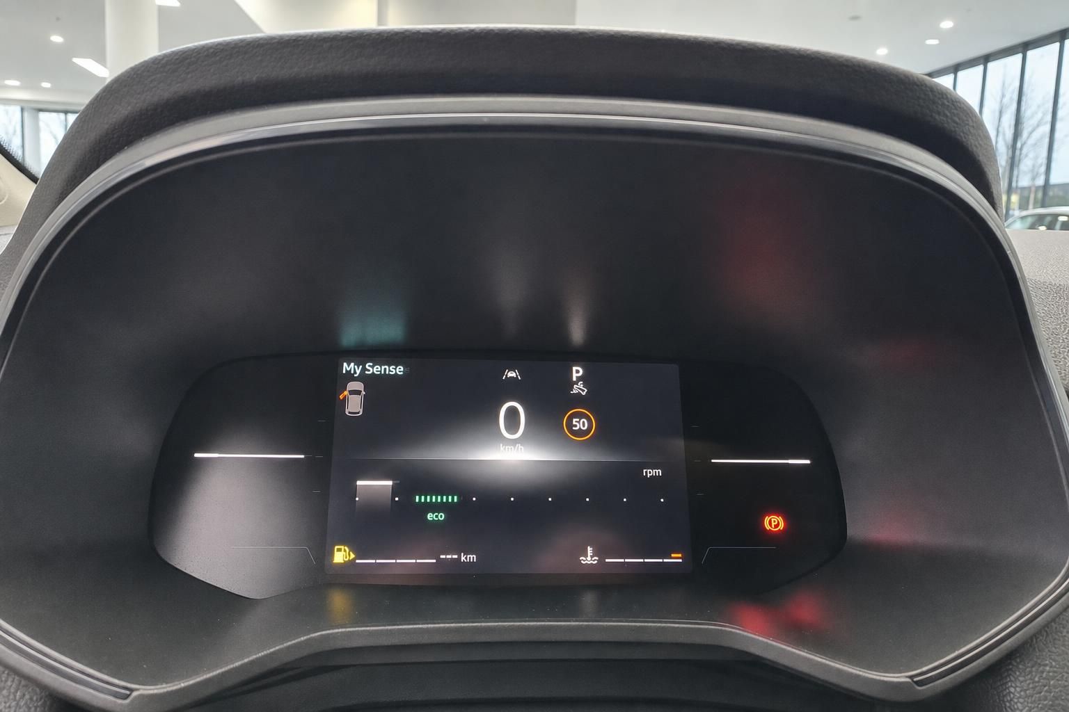 Digitales Armaturenbrett mit My Sense Display und ECO-Modus im Fahrzeug-Innenraum