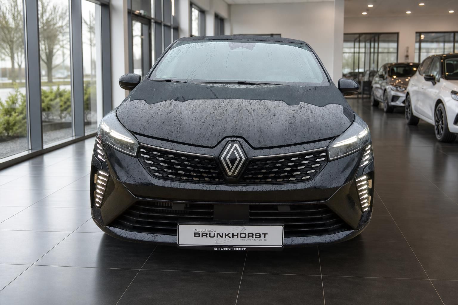 Renault Clio grau Frontansicht mit LED-Scheinwerfern - kompakter Neuwagen im Autohaus Brunkhorst